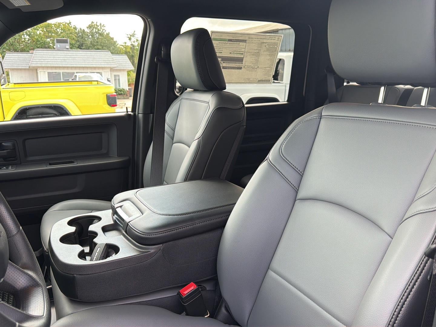 2027 RAM 3500 RAM 3500 TRADESMAN CREW CAB 4X4 8' BOX
