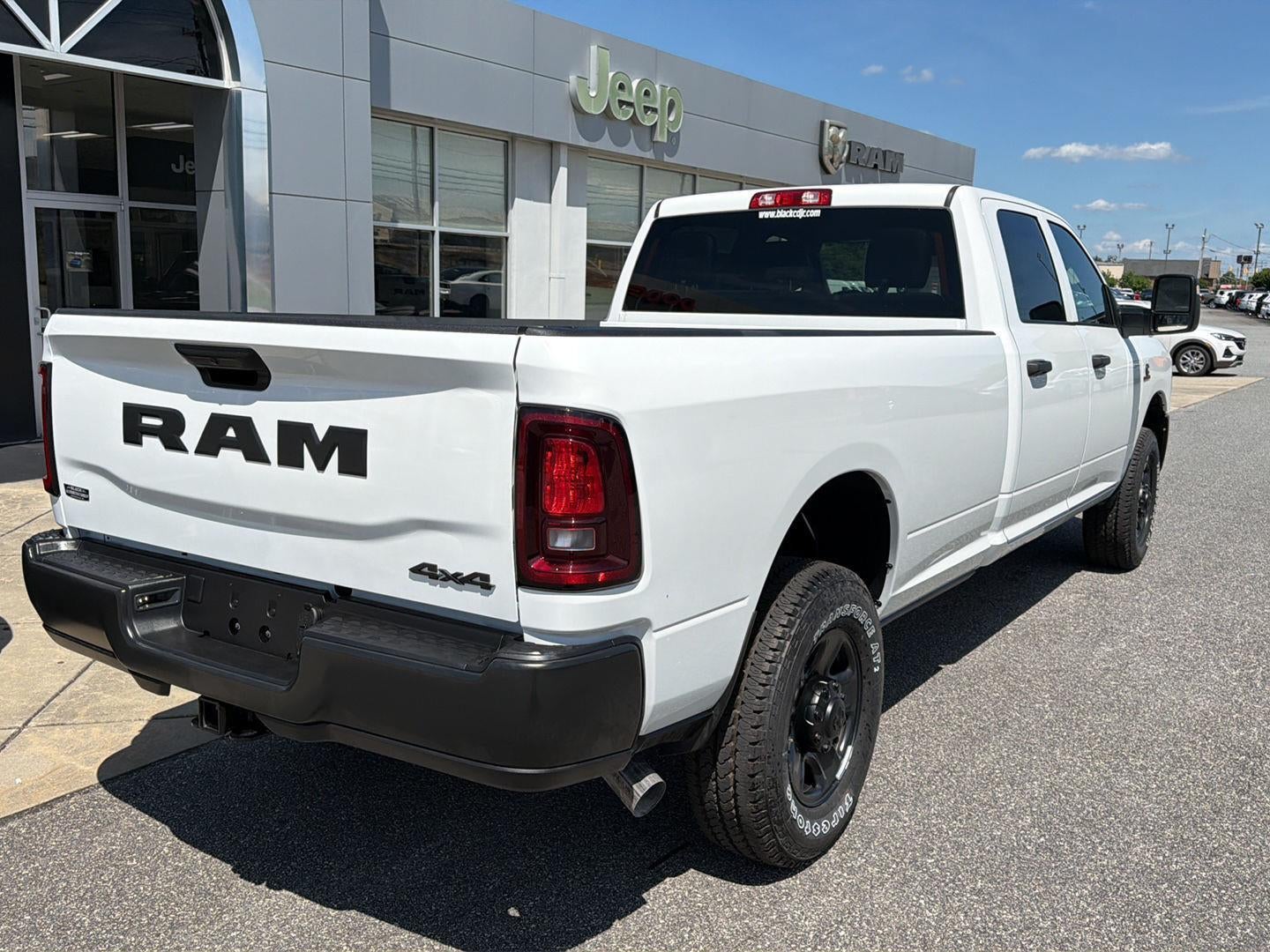 2026 RAM 3500 RAM 3500 TRADESMAN CREW CAB 4X4 8' BOX
