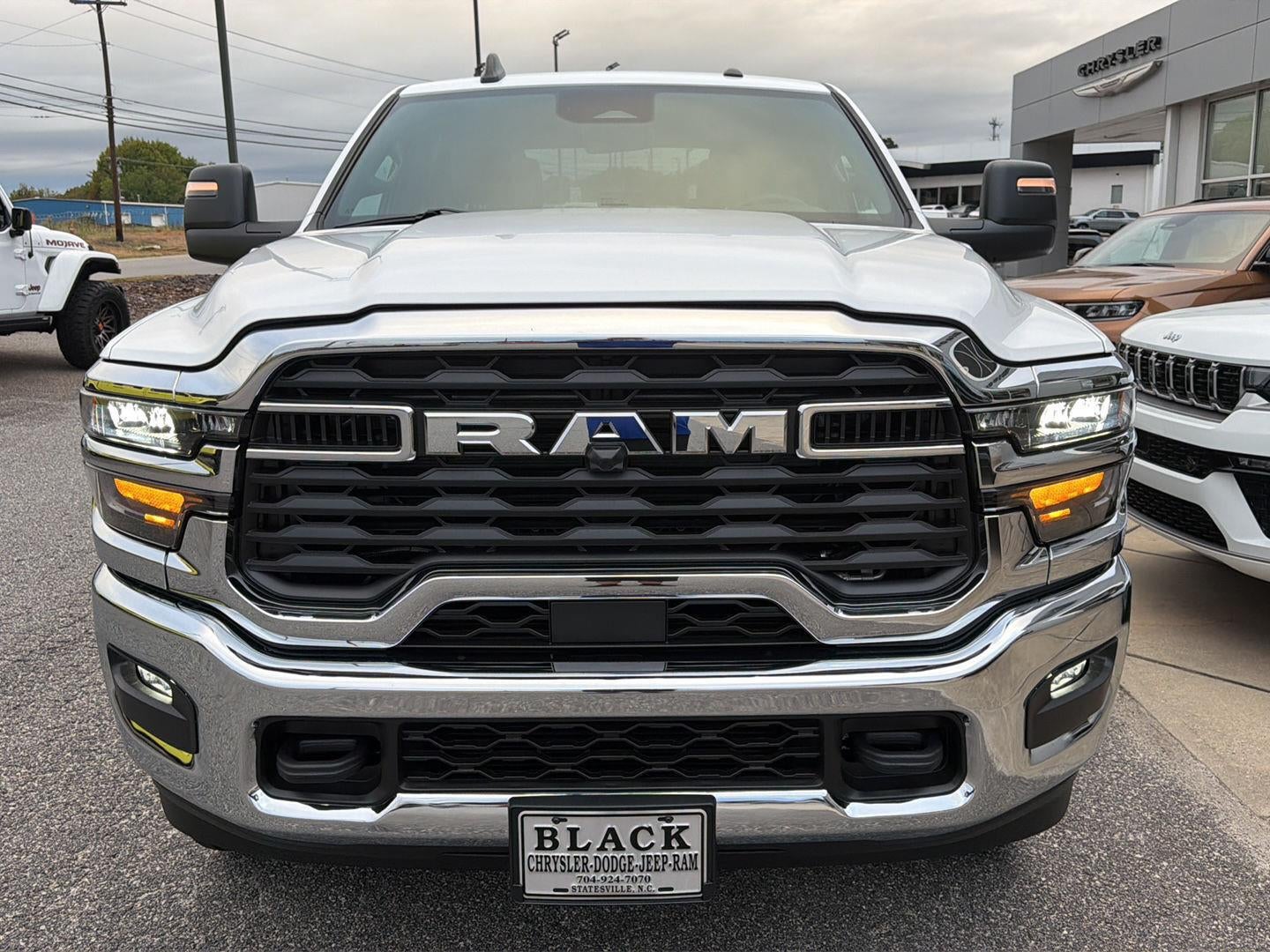 2027 RAM 3500 RAM 3500 TRADESMAN CREW CAB 4X4 8' BOX