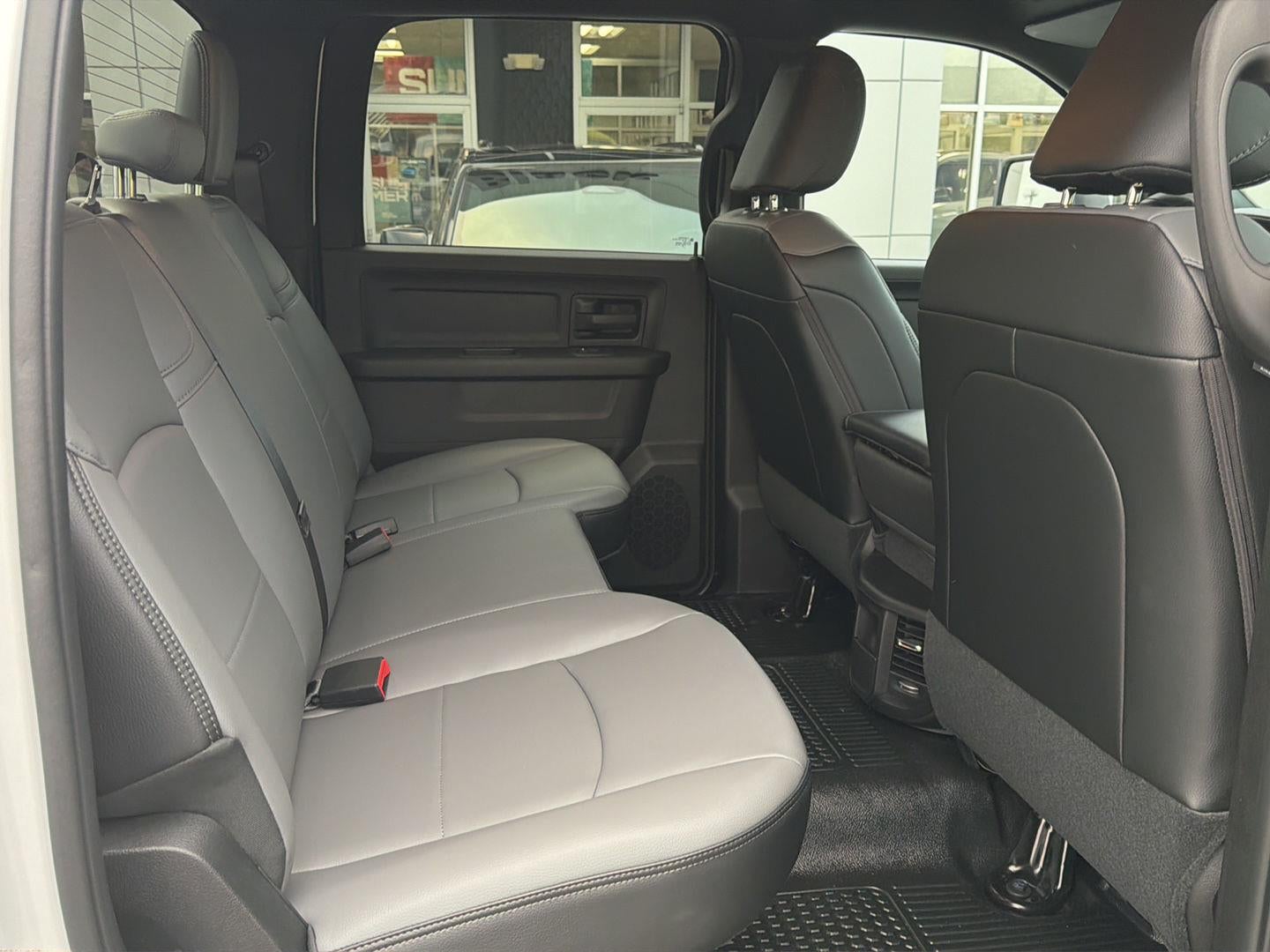 2027 RAM 3500 RAM 3500 TRADESMAN CREW CAB 4X4 8' BOX