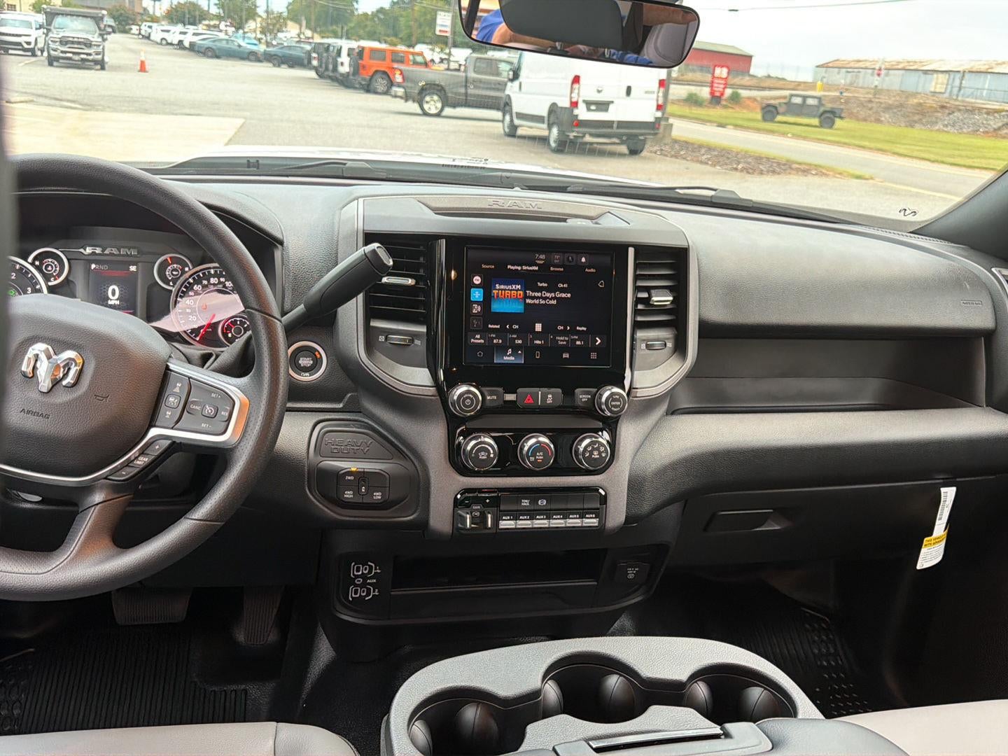 2027 RAM 3500 RAM 3500 TRADESMAN CREW CAB 4X4 8' BOX