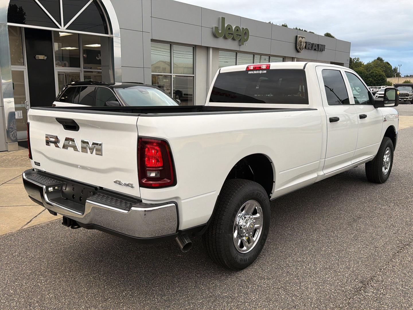 2027 RAM 3500 RAM 3500 TRADESMAN CREW CAB 4X4 8' BOX