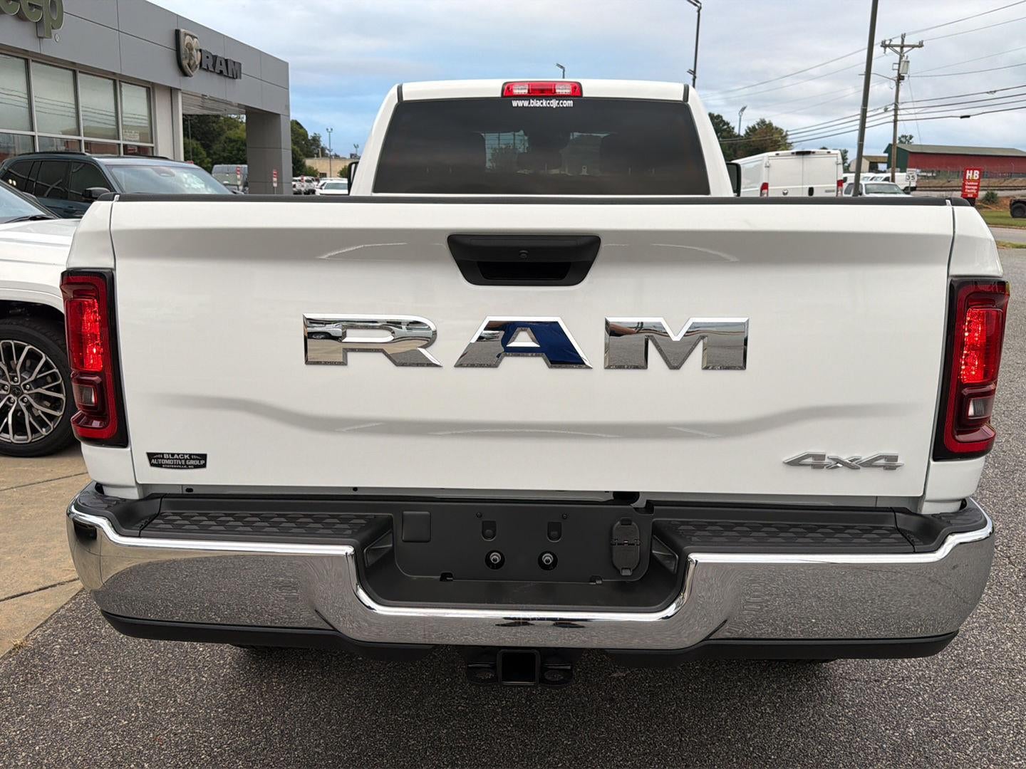 2027 RAM 3500 RAM 3500 TRADESMAN CREW CAB 4X4 8' BOX