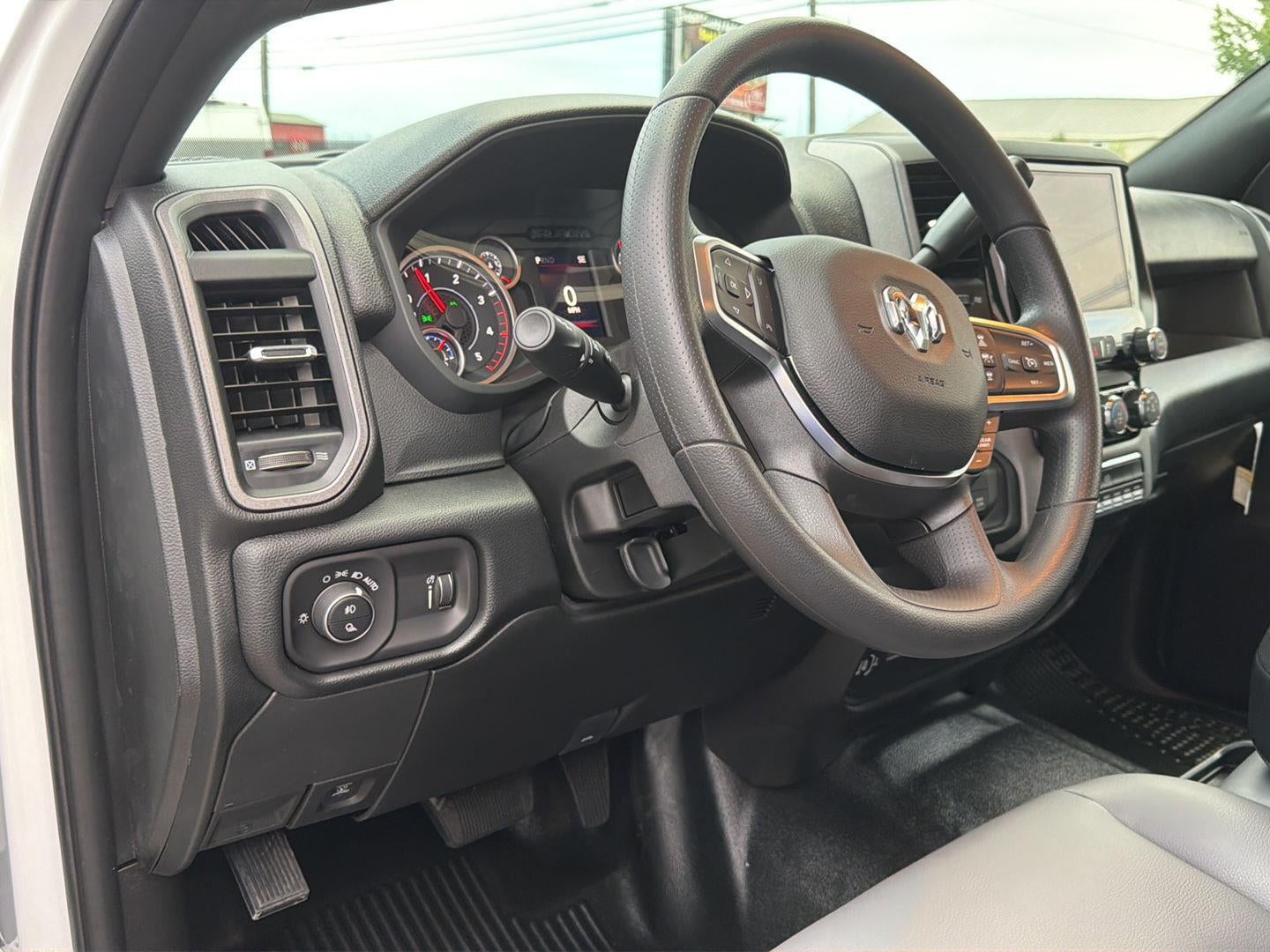 2027 RAM 3500 RAM 3500 TRADESMAN CREW CAB 4X4 8' BOX