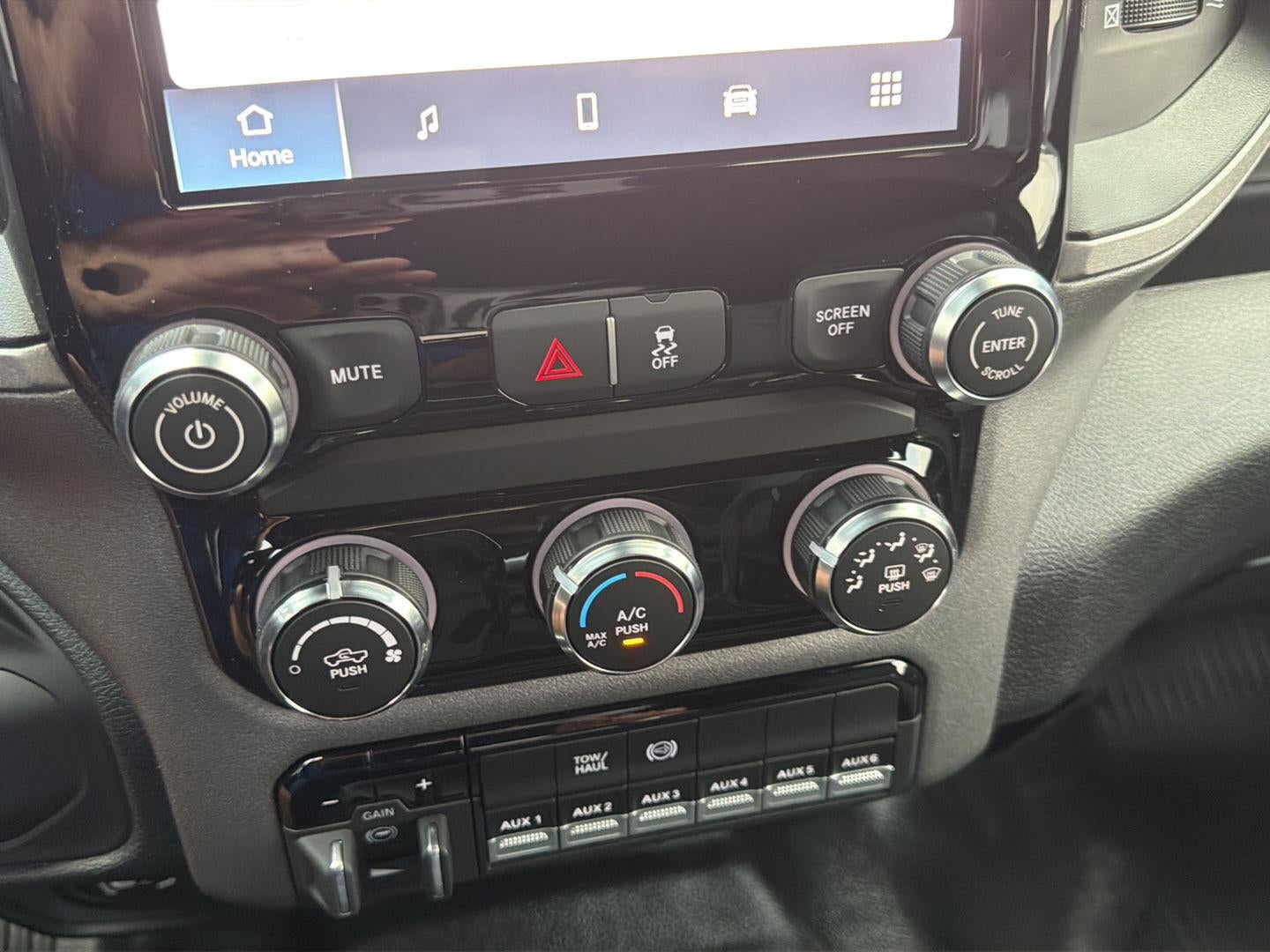 2027 RAM 3500 RAM 3500 TRADESMAN CREW CAB 4X4 8' BOX