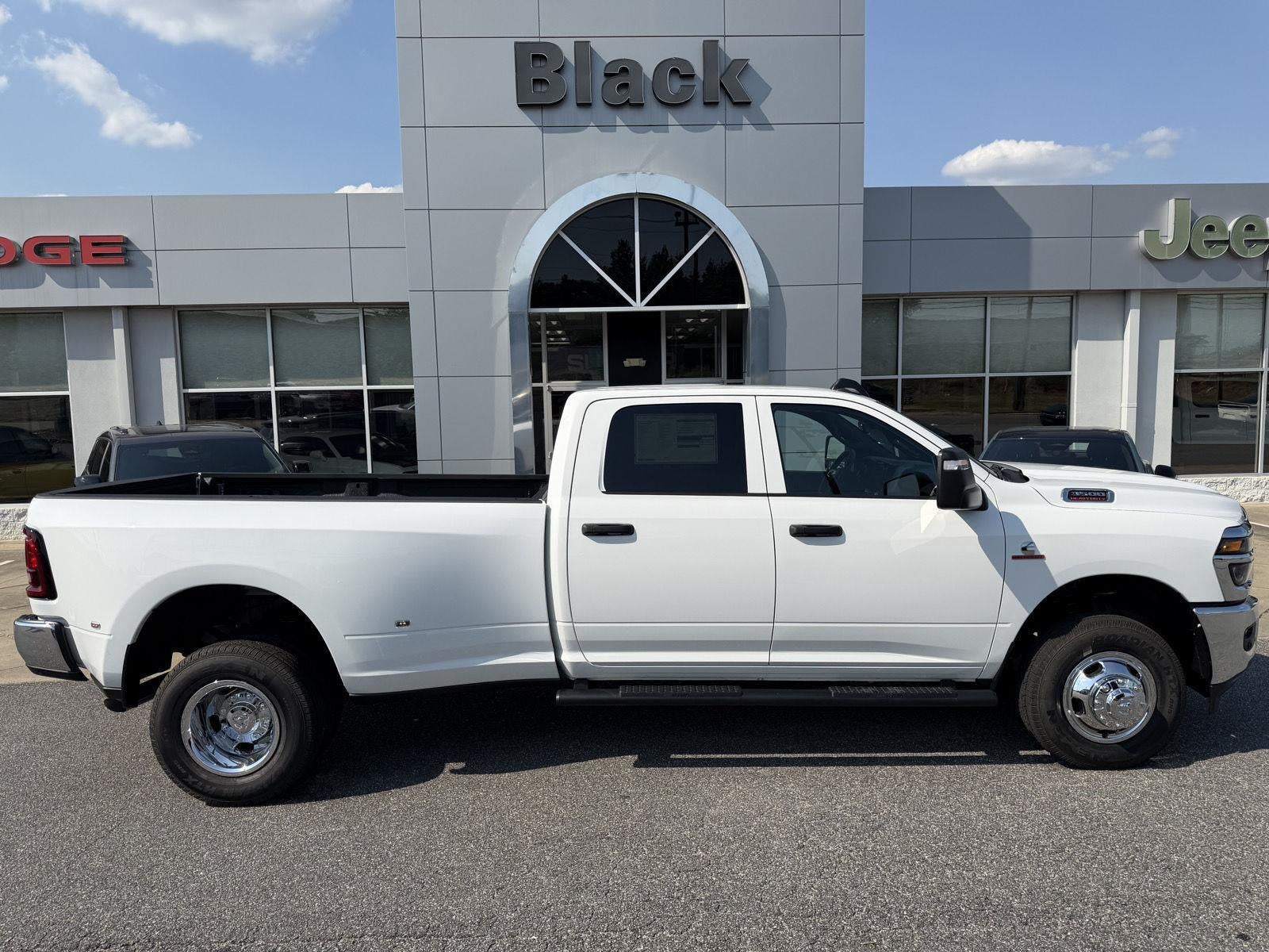 2026 RAM 3500 RAM 3500 TRADESMAN CREW CAB 4X4 8' BOX