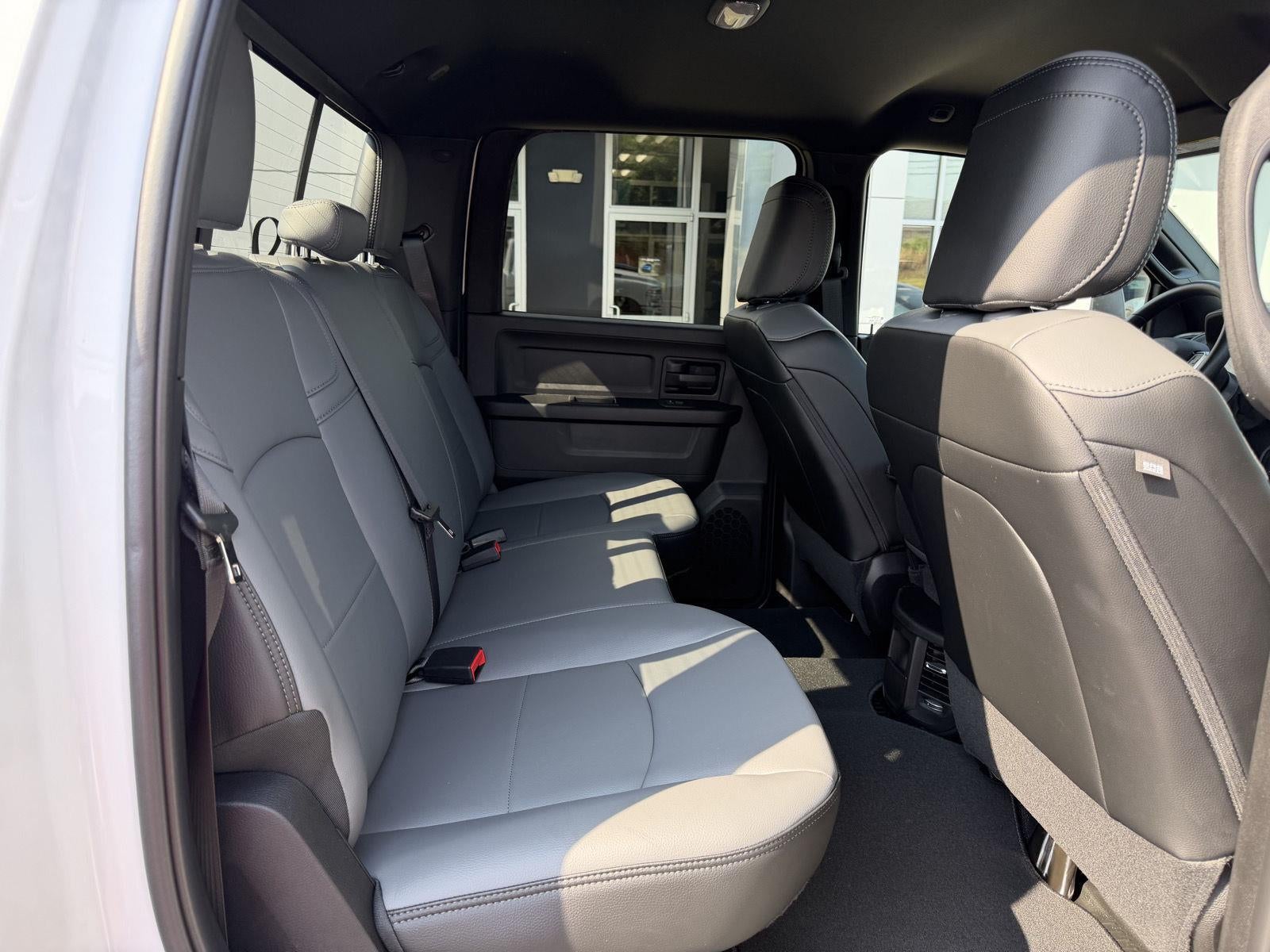 2026 RAM 3500 RAM 3500 TRADESMAN CREW CAB 4X4 8' BOX
