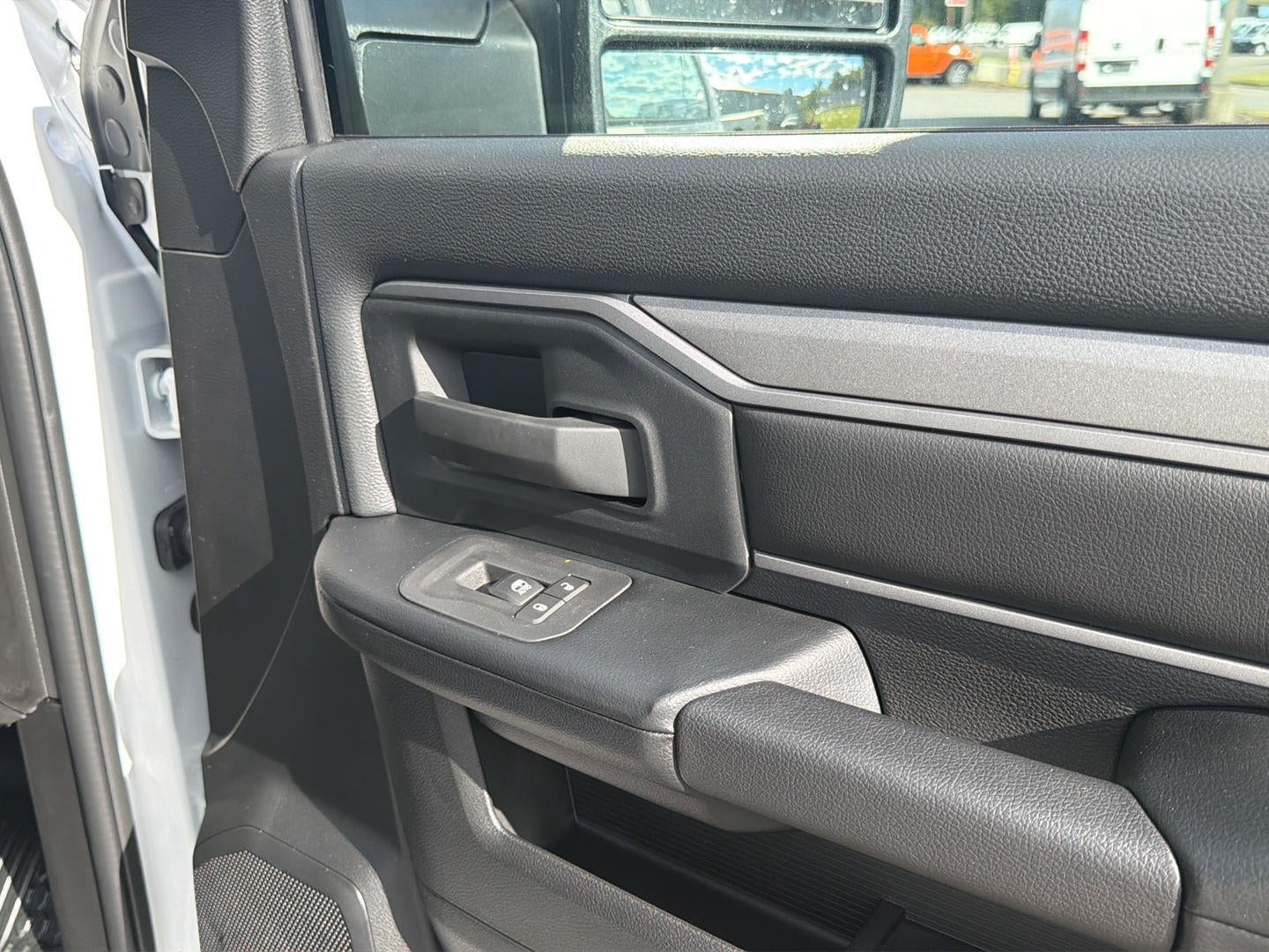 2027 RAM 2500 RAM 2500 TRADESMAN REGULAR CAB 4X4 8' BOX