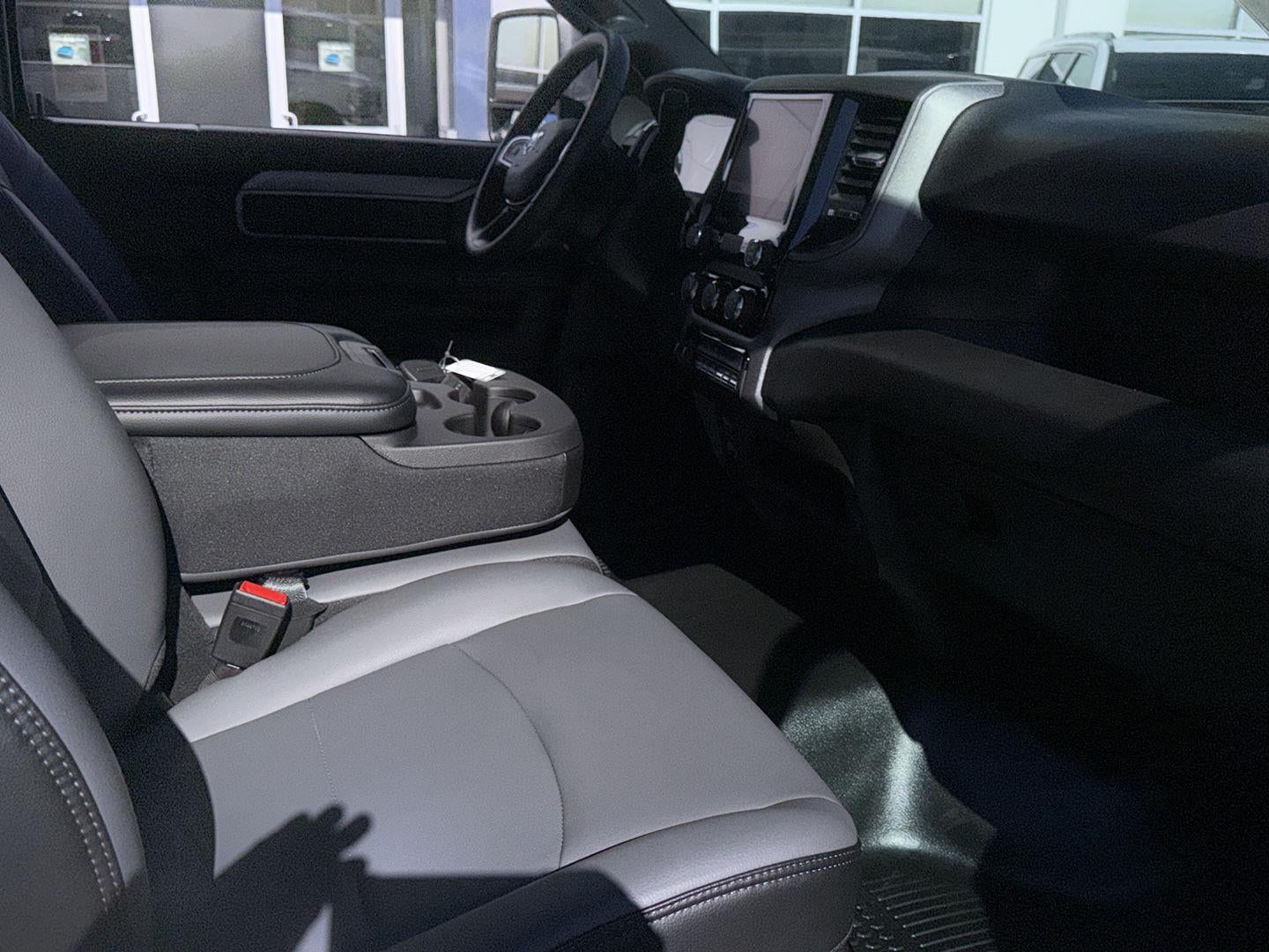 2027 RAM 2500 RAM 2500 TRADESMAN REGULAR CAB 4X4 8' BOX