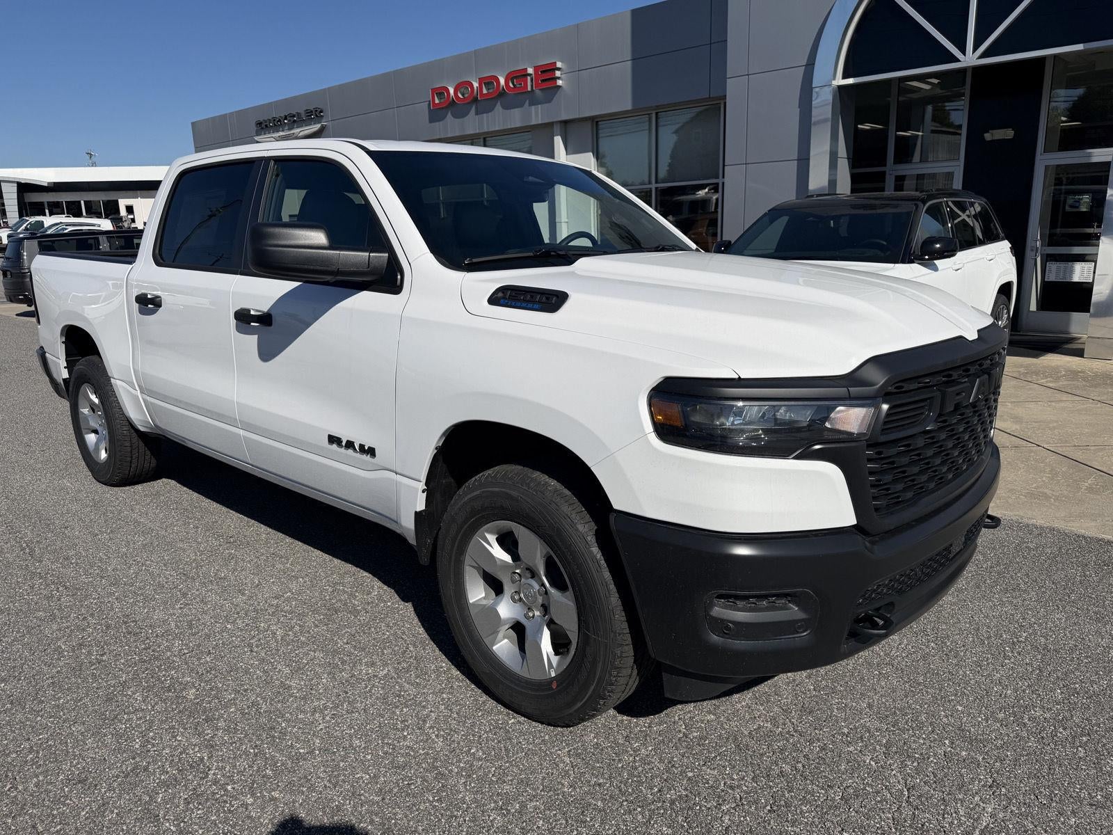2027 RAM 1500 RAM 1500 TRADESMAN CREW CAB 4X2 5'7' BOX