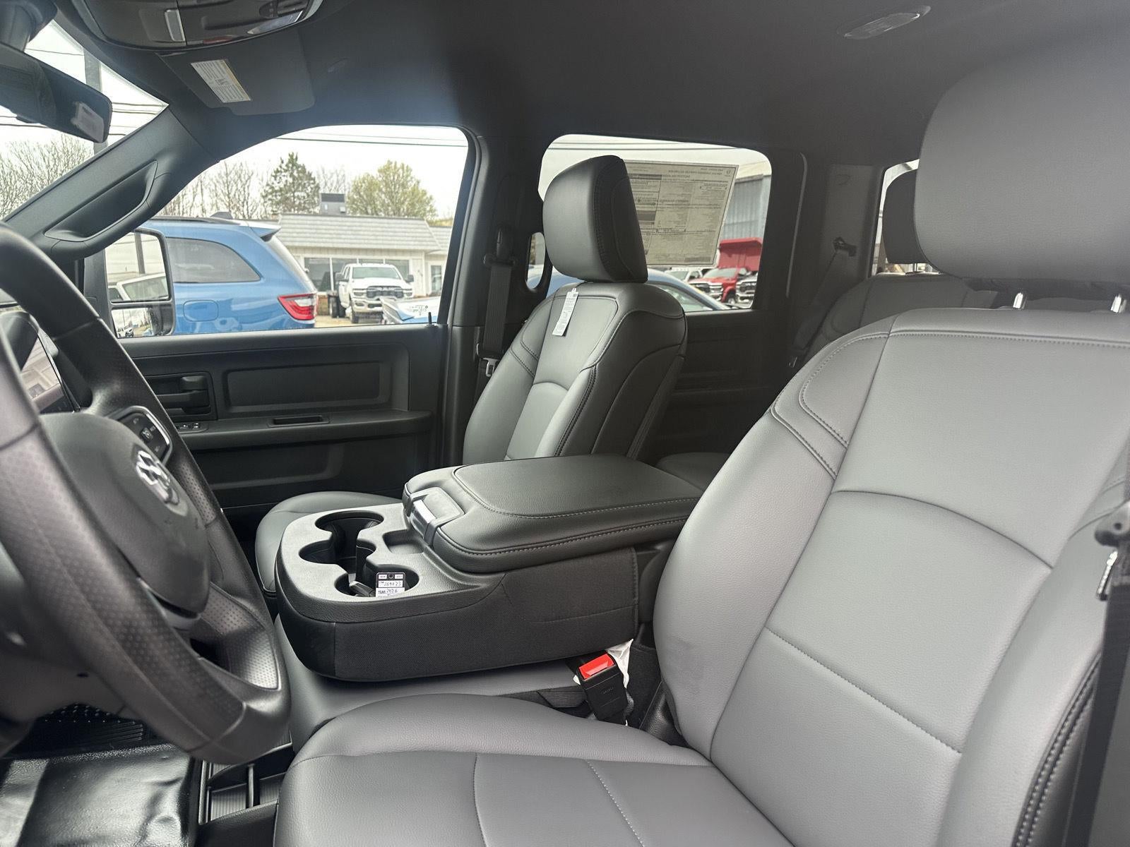 2026 RAM 2500 RAM 2500 TRADESMAN CREW CAB 4X4 6'4' BOX