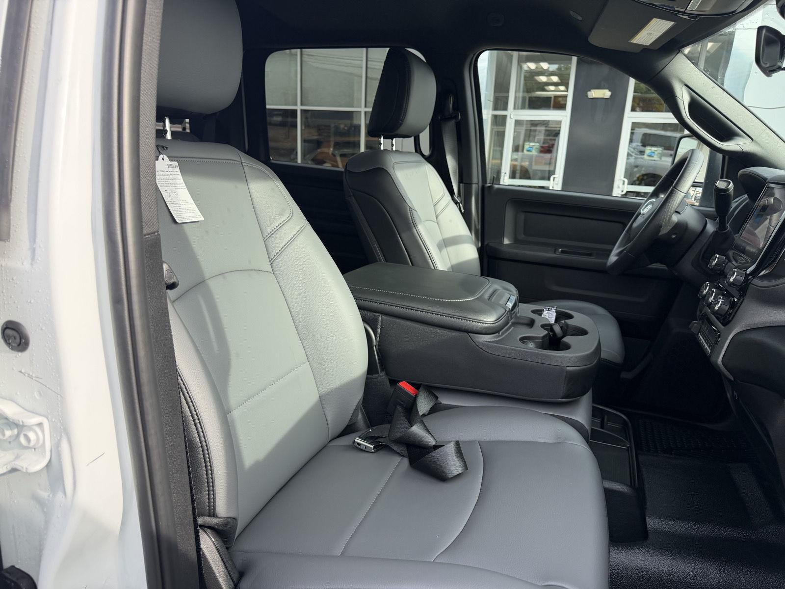 2027 RAM 2500 RAM 2500 TRADESMAN CREW CAB 4X4 6'4' BOX
