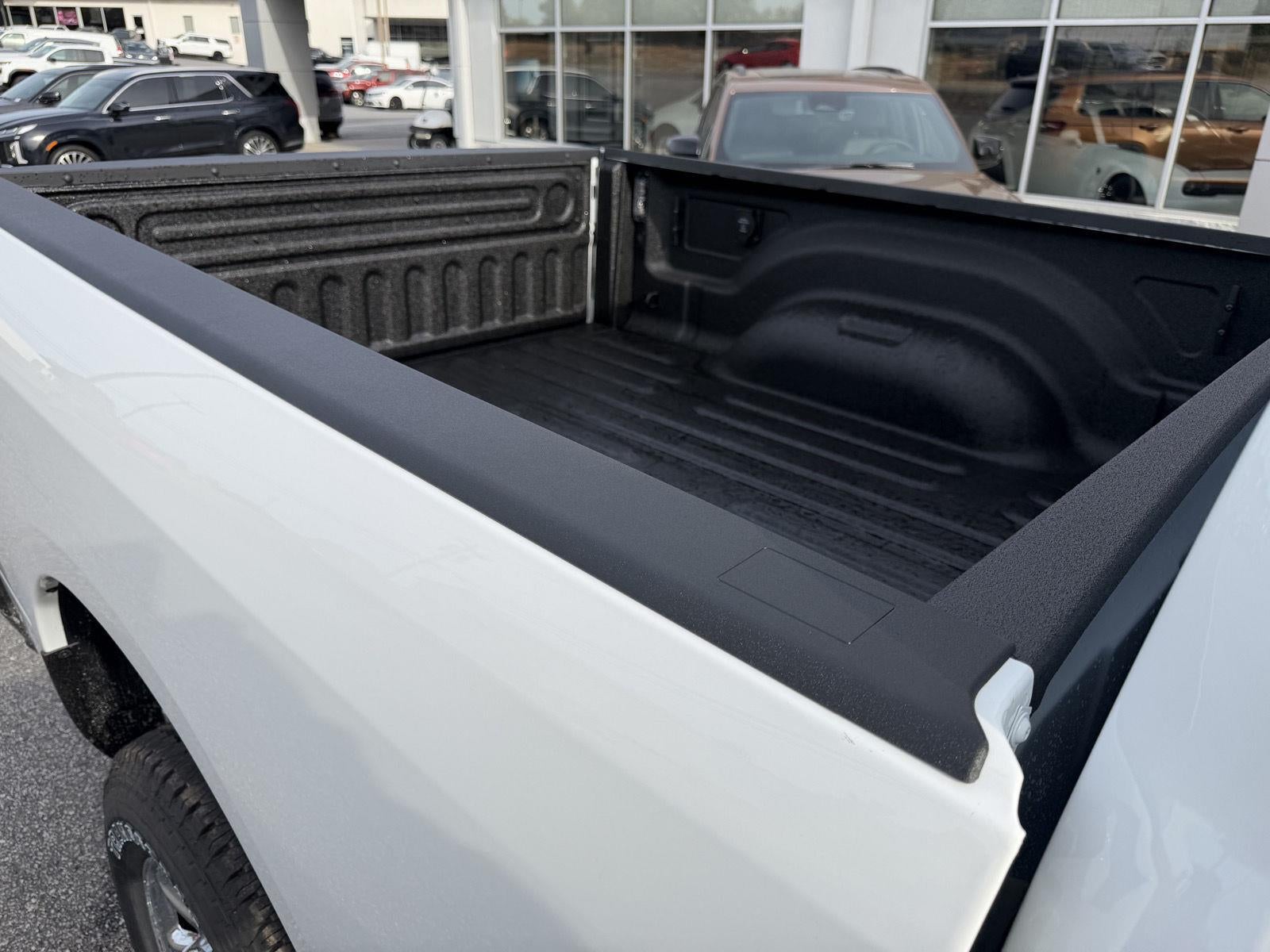 2027 RAM 2500 RAM 2500 TRADESMAN CREW CAB 4X4 6'4' BOX