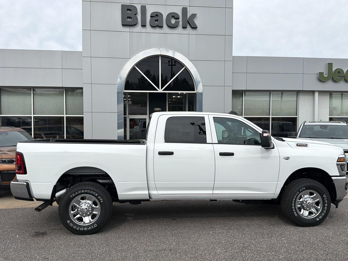 2027 RAM 2500 RAM 2500 TRADESMAN CREW CAB 4X4 6'4' BOX