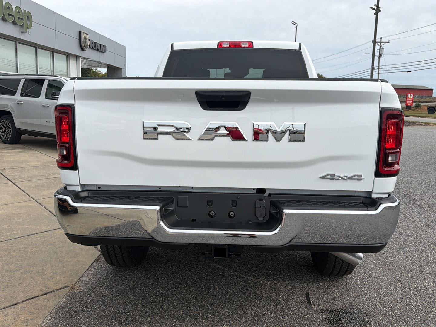 2027 RAM 2500 RAM 2500 TRADESMAN CREW CAB 4X4 6'4' BOX