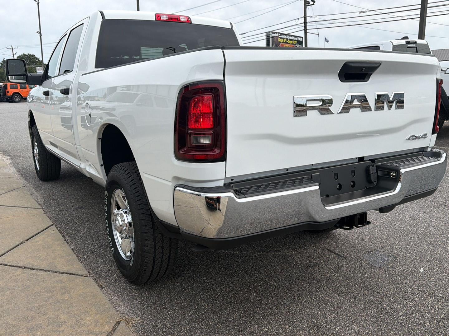 2027 RAM 2500 RAM 2500 TRADESMAN CREW CAB 4X4 6'4' BOX