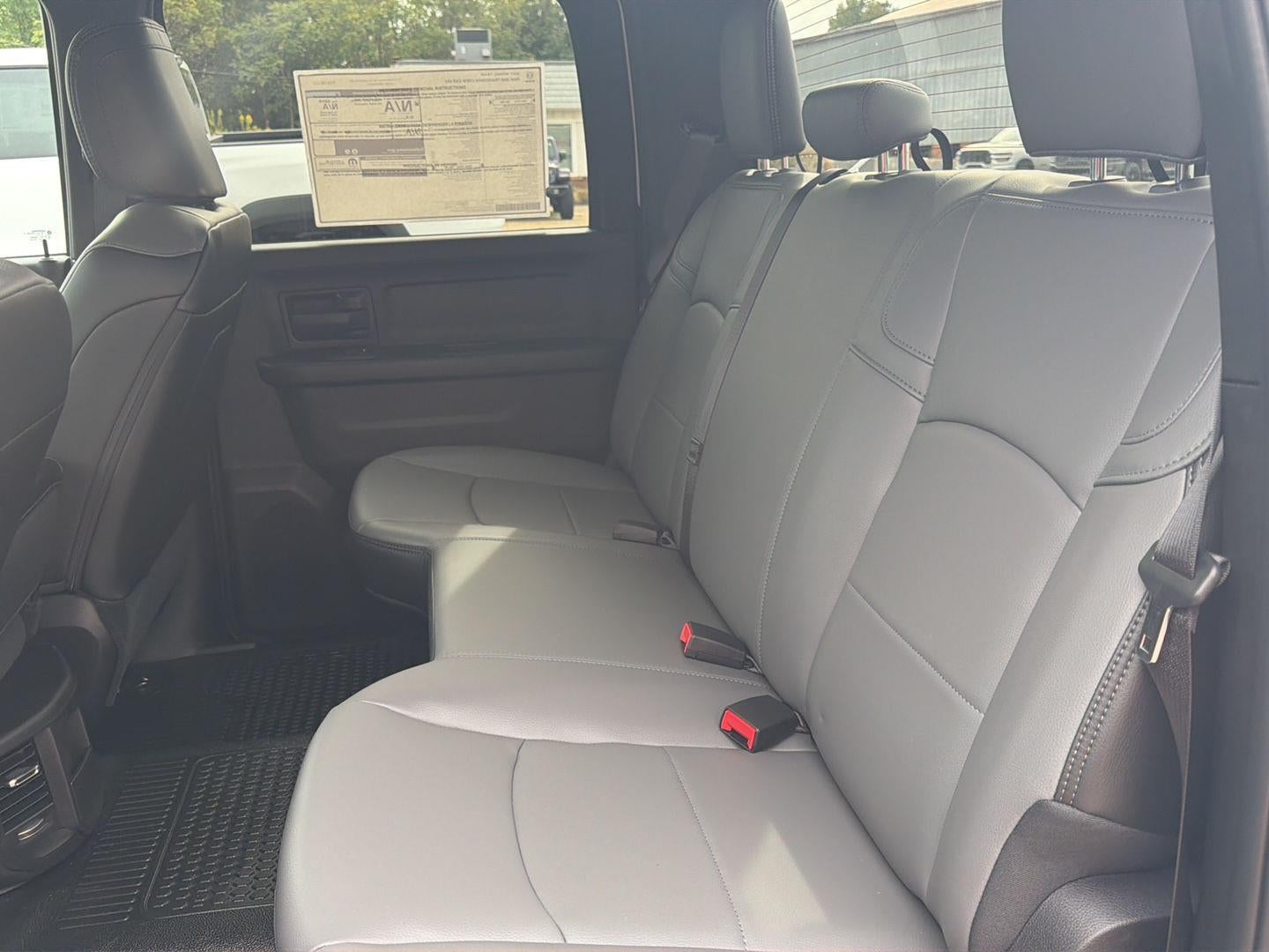 2027 RAM 2500 RAM 2500 TRADESMAN CREW CAB 4X4 6'4' BOX