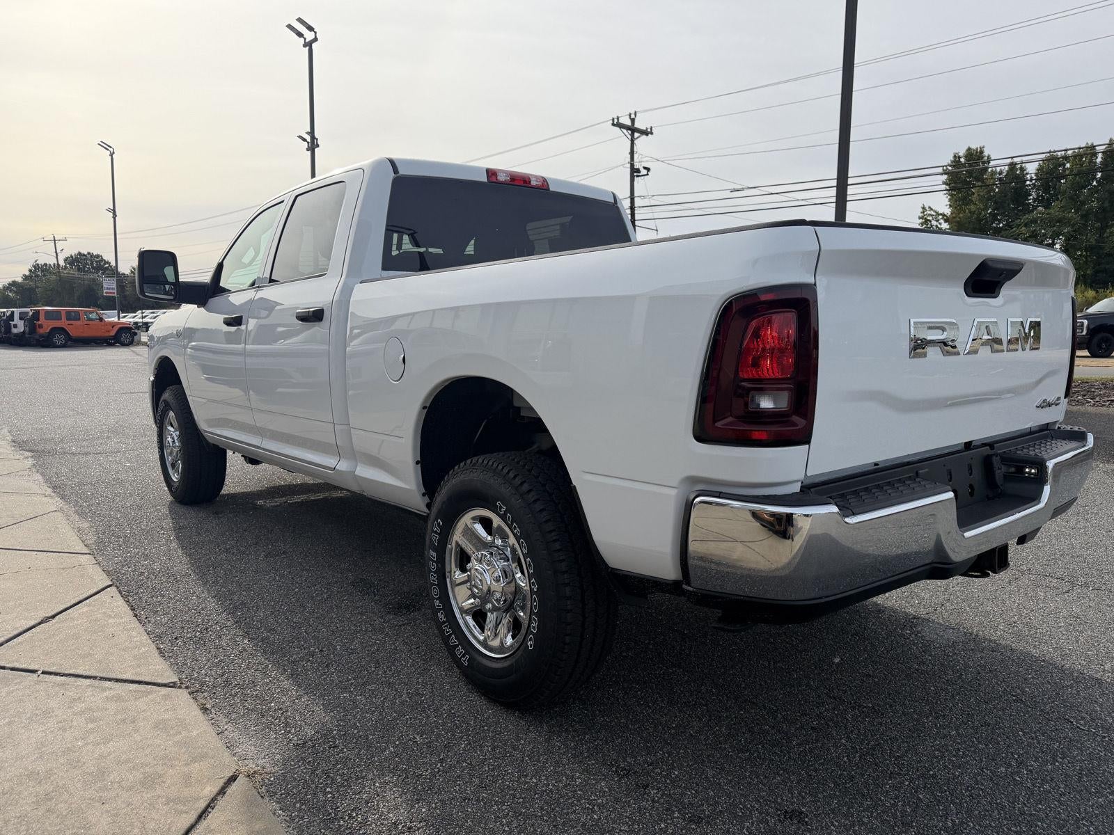 2027 RAM 2500 RAM 2500 TRADESMAN CREW CAB 4X4 6'4' BOX