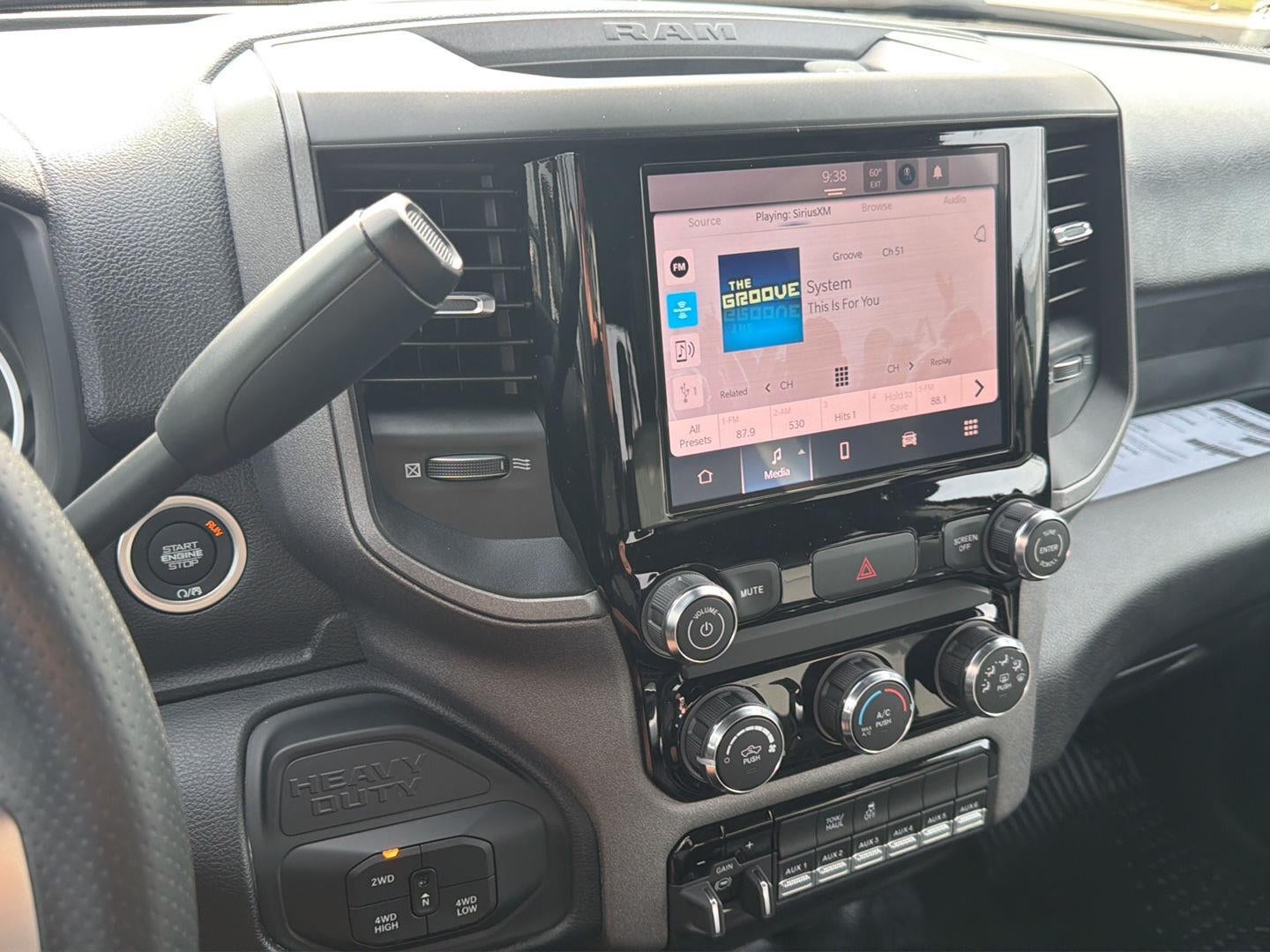 2027 RAM 2500 RAM 2500 TRADESMAN CREW CAB 4X4 6'4' BOX