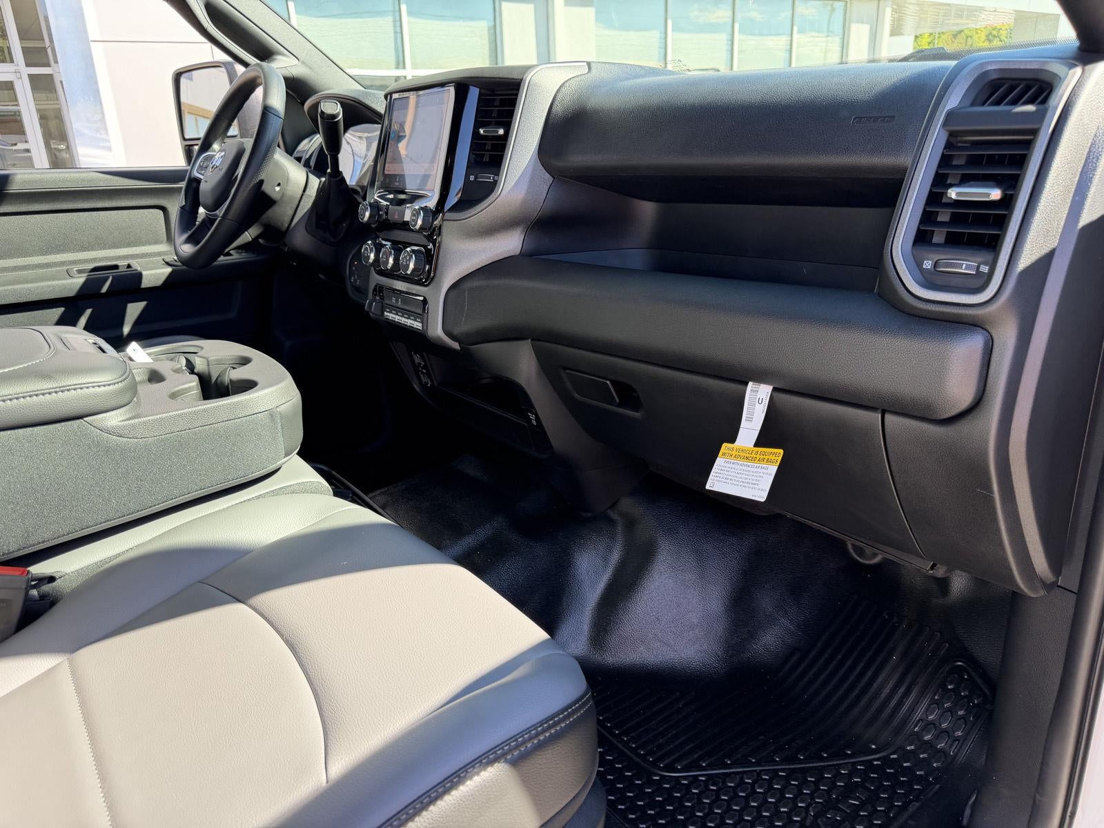 2027 RAM 2500 RAM 2500 TRADESMAN CREW CAB 4X4 6'4' BOX