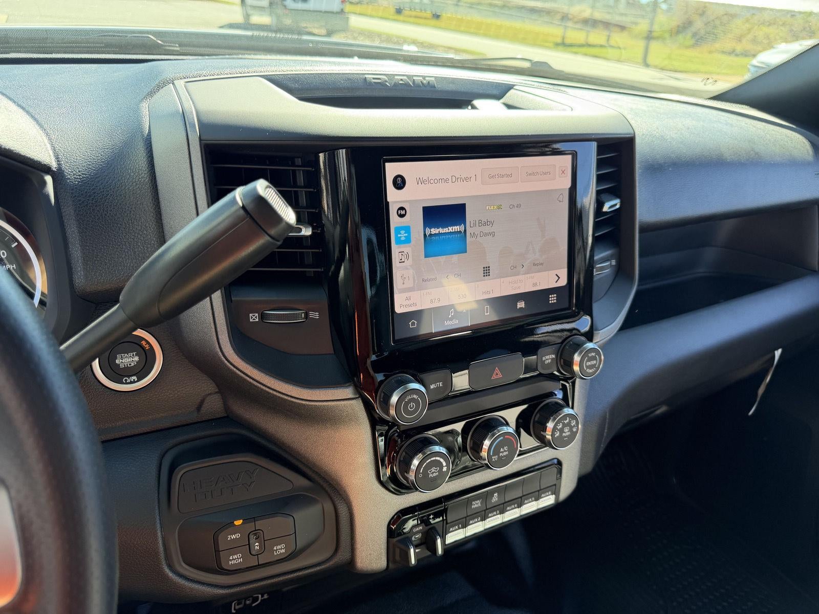 2027 RAM 2500 RAM 2500 TRADESMAN CREW CAB 4X4 6'4' BOX