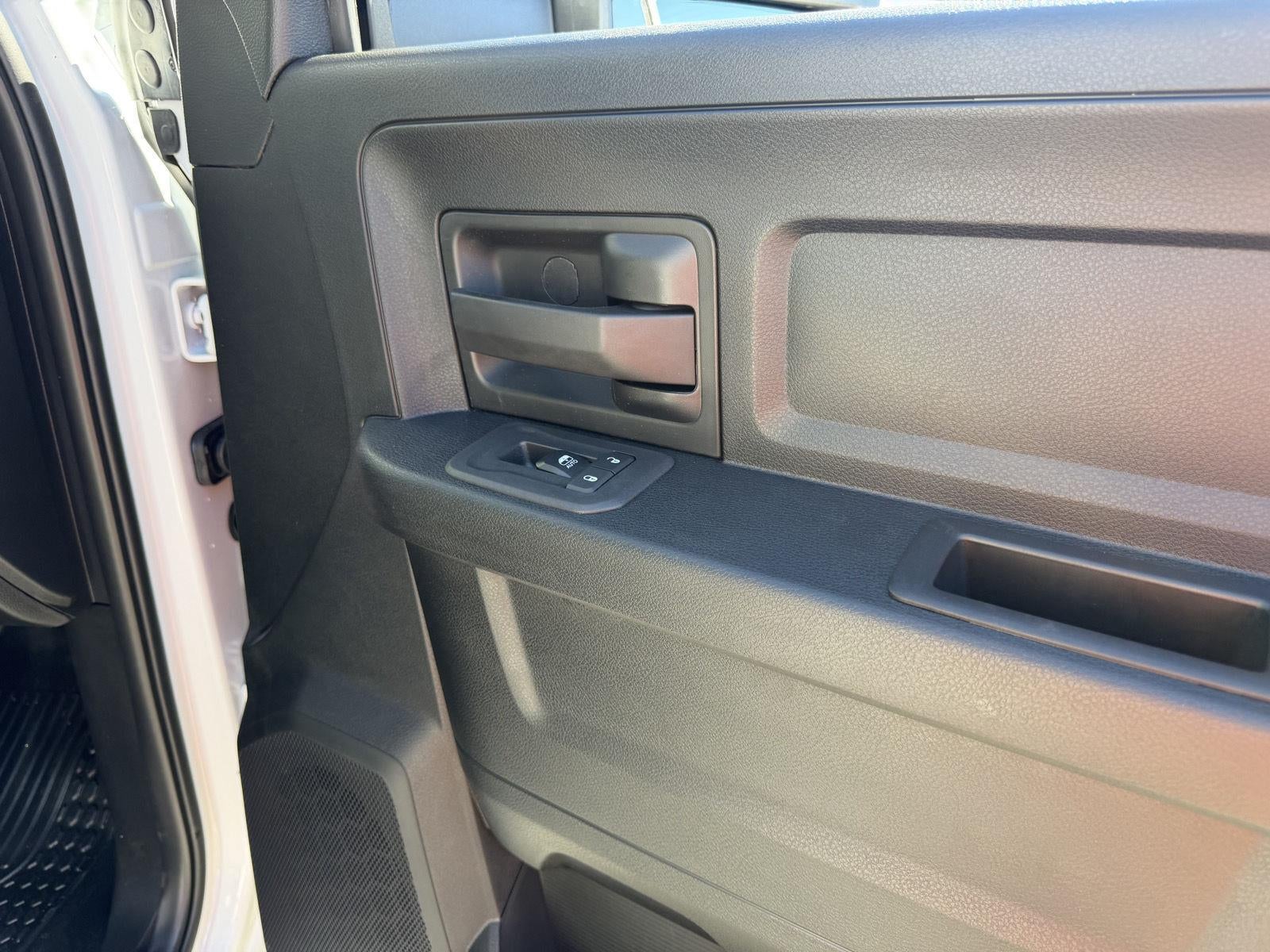 2027 RAM 2500 RAM 2500 TRADESMAN CREW CAB 4X4 6'4' BOX
