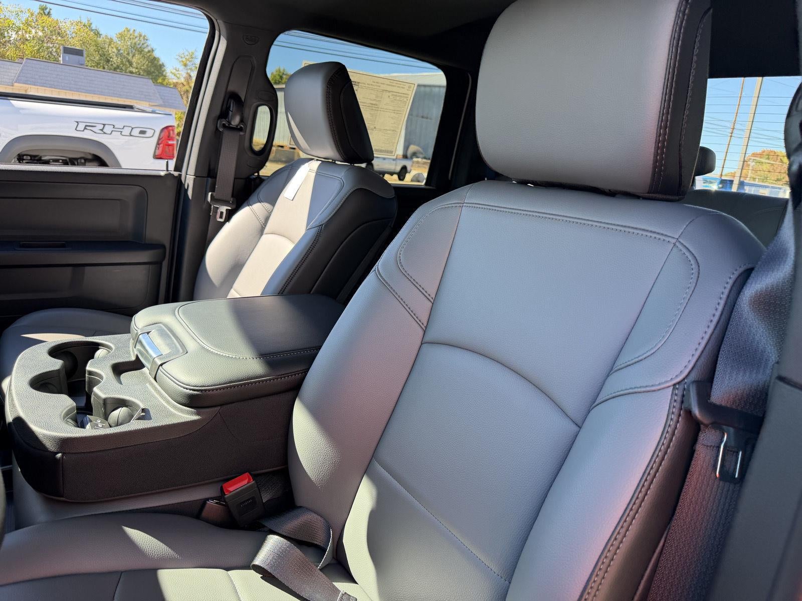 2027 RAM 2500 RAM 2500 TRADESMAN CREW CAB 4X4 6'4' BOX