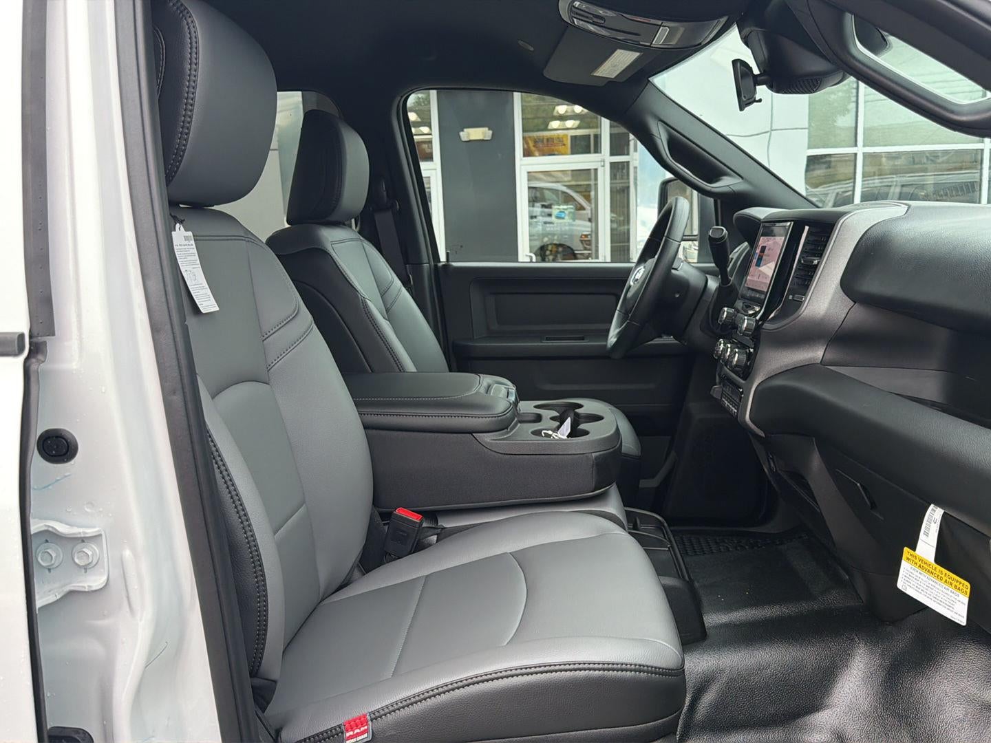 2027 RAM 2500 RAM 2500 TRADESMAN CREW CAB 4X4 6'4' BOX
