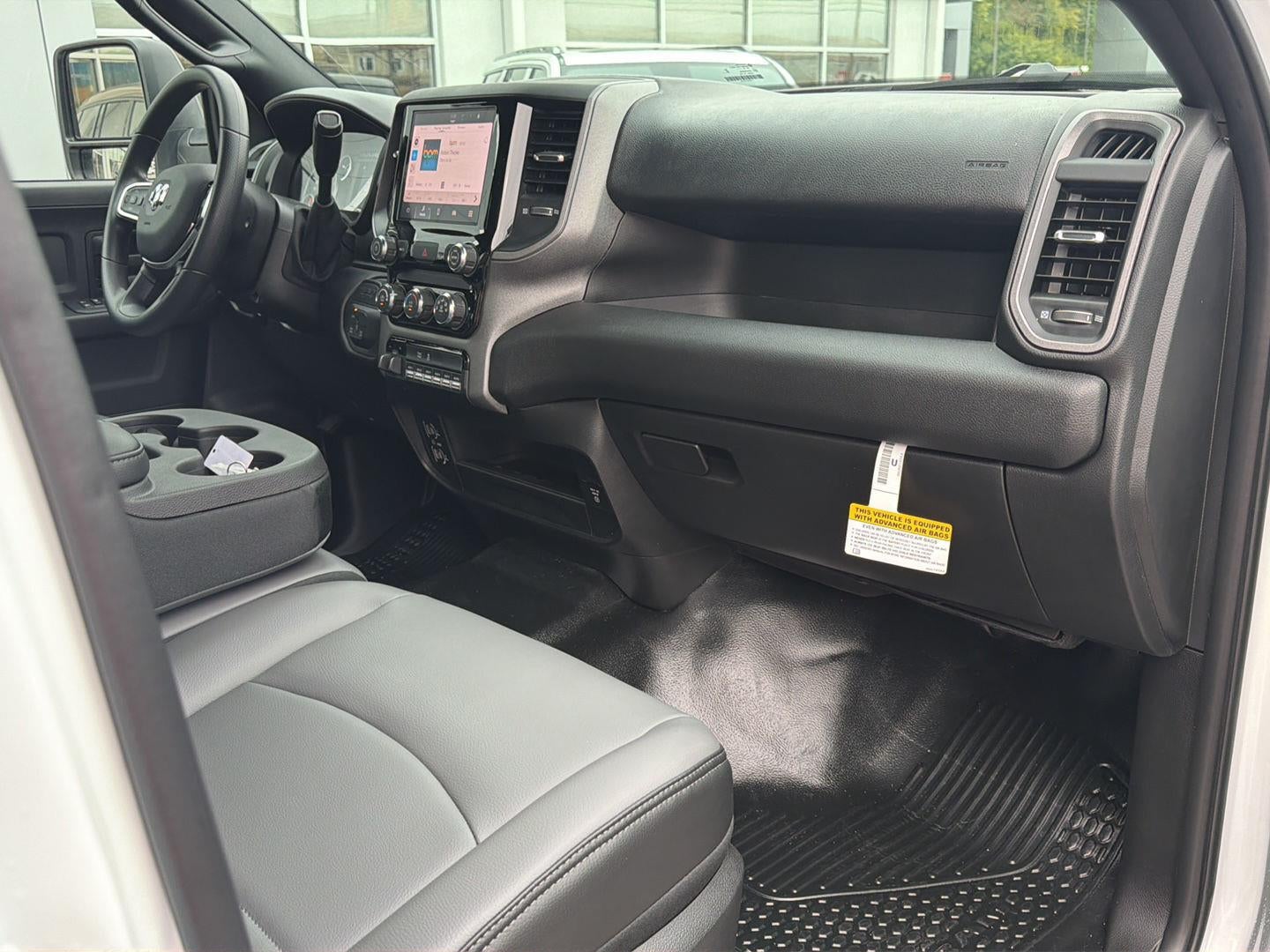 2027 RAM 2500 RAM 2500 TRADESMAN CREW CAB 4X4 6'4' BOX