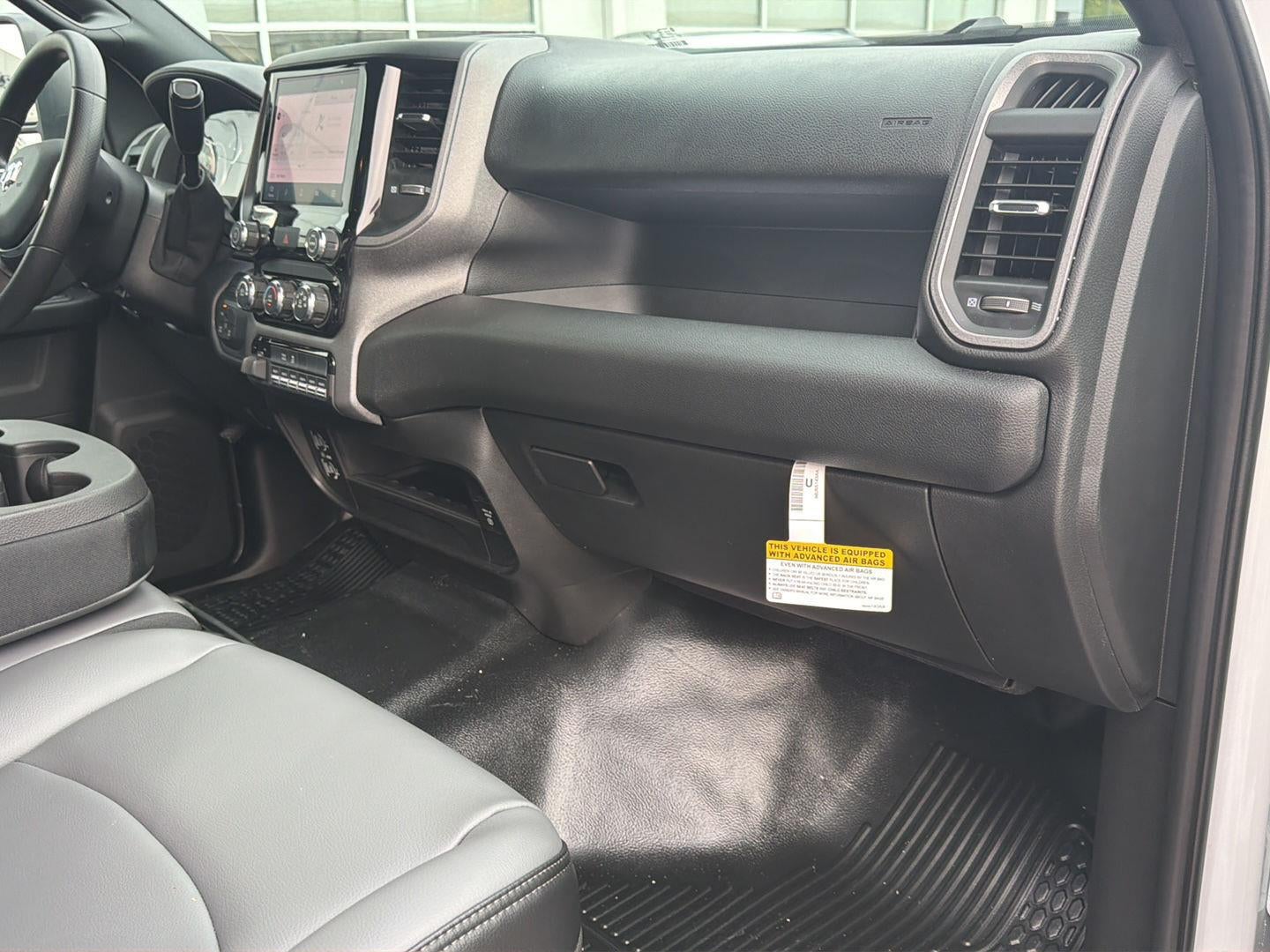 2027 RAM 2500 RAM 2500 TRADESMAN CREW CAB 4X4 6'4' BOX