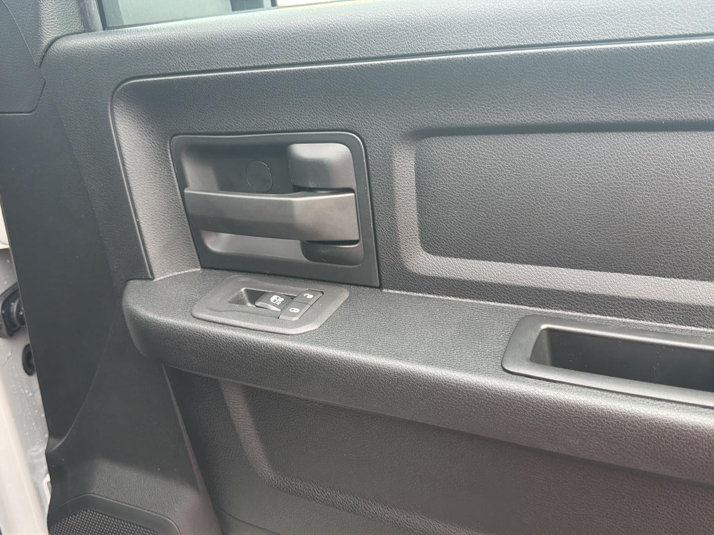 2027 RAM 2500 RAM 2500 TRADESMAN CREW CAB 4X4 6'4' BOX