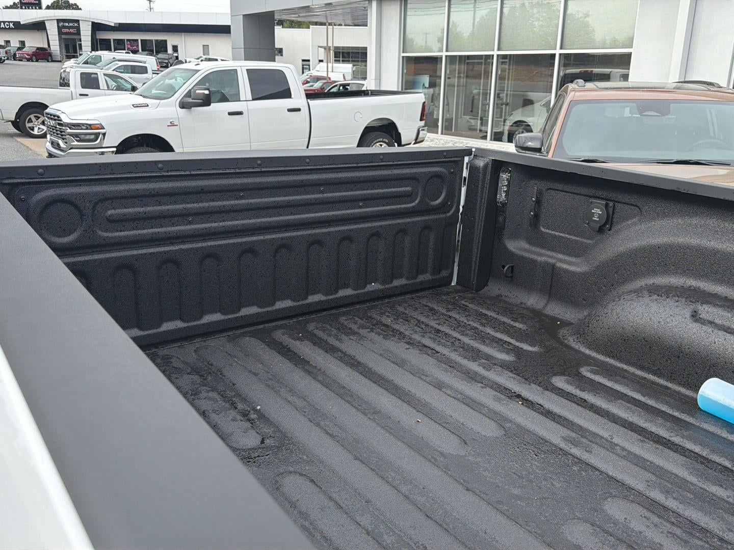 2027 RAM 2500 RAM 2500 TRADESMAN CREW CAB 4X4 6'4' BOX