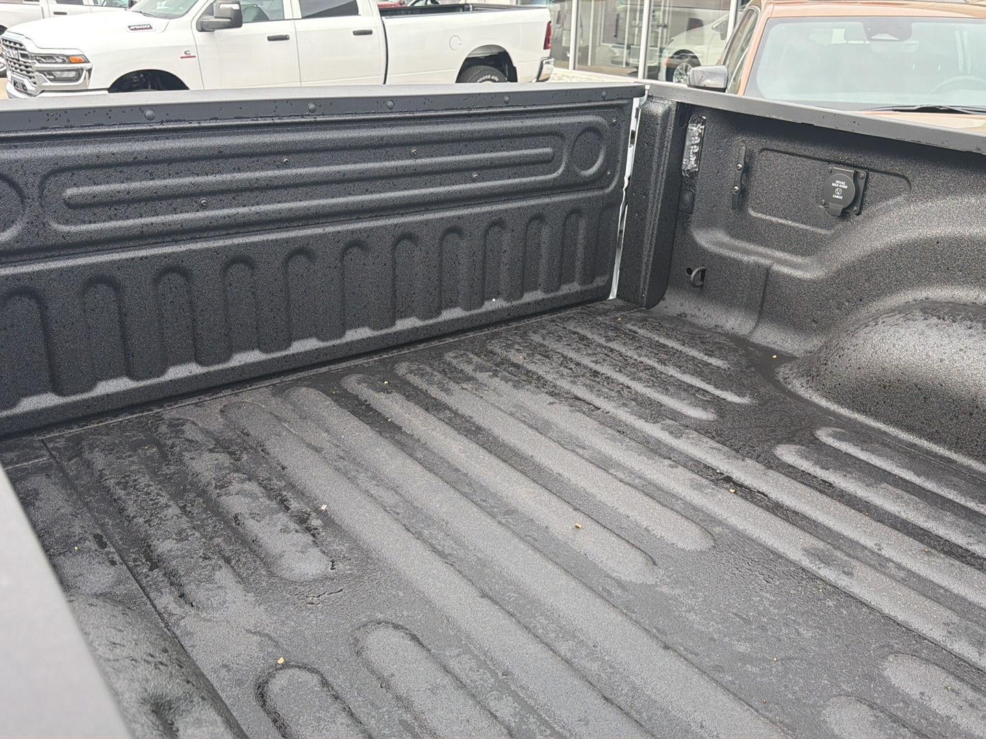 2027 RAM 2500 RAM 2500 TRADESMAN CREW CAB 4X4 6'4' BOX