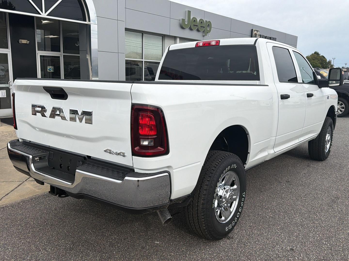 2027 RAM 2500 RAM 2500 TRADESMAN CREW CAB 4X4 6'4' BOX