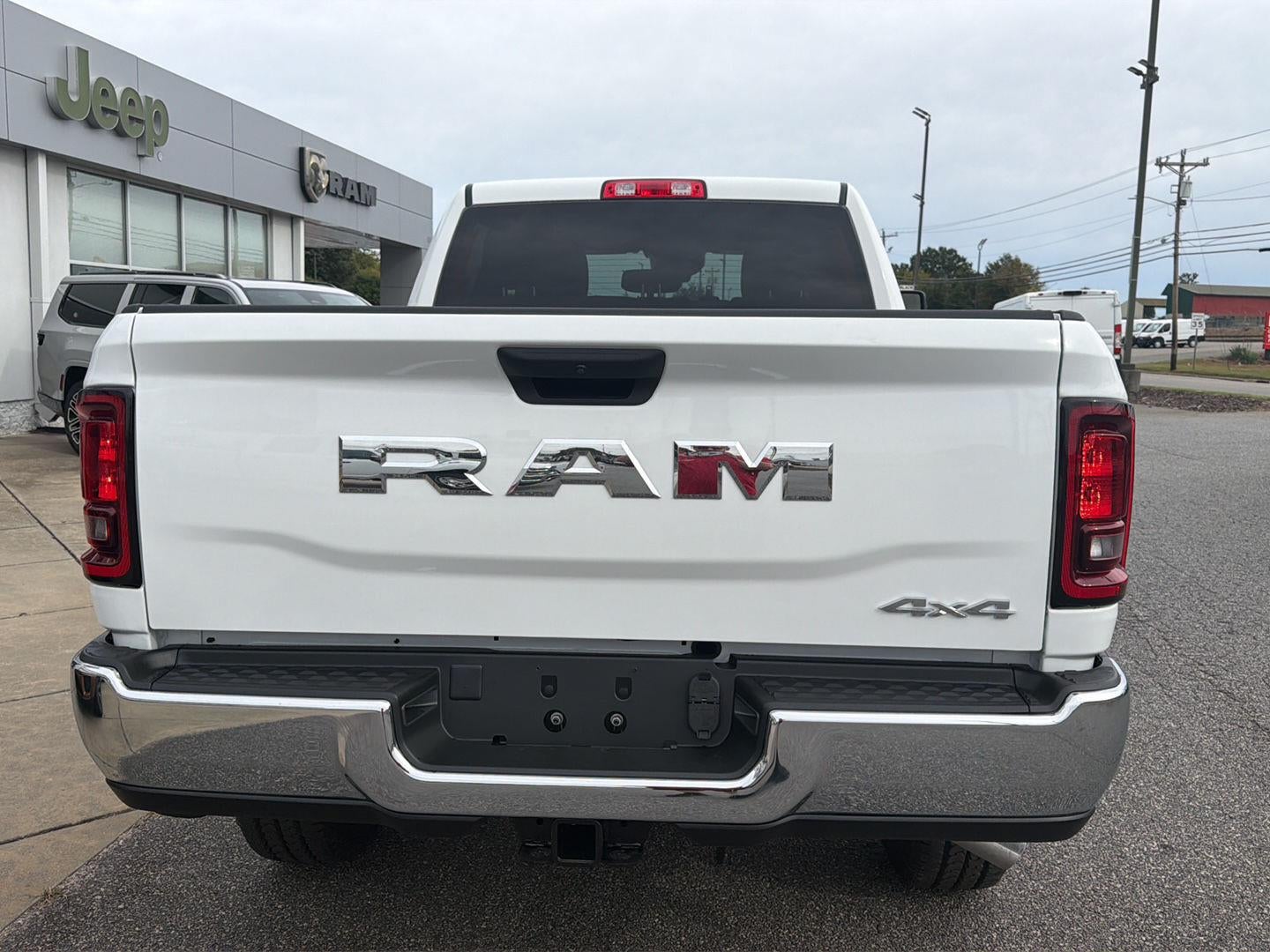 2027 RAM 2500 RAM 2500 TRADESMAN CREW CAB 4X4 6'4' BOX