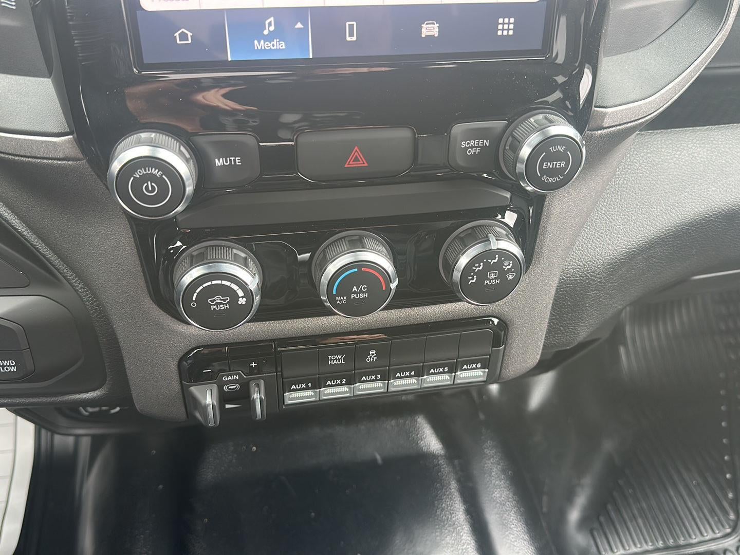 2026 RAM 2500 RAM 2500 TRADESMAN CREW CAB 4X4 8' BOX