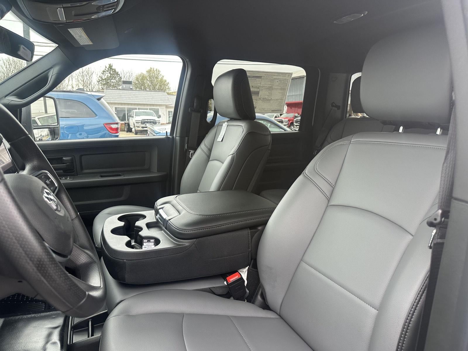 2026 RAM 2500 RAM 2500 TRADESMAN CREW CAB 4X4 8' BOX