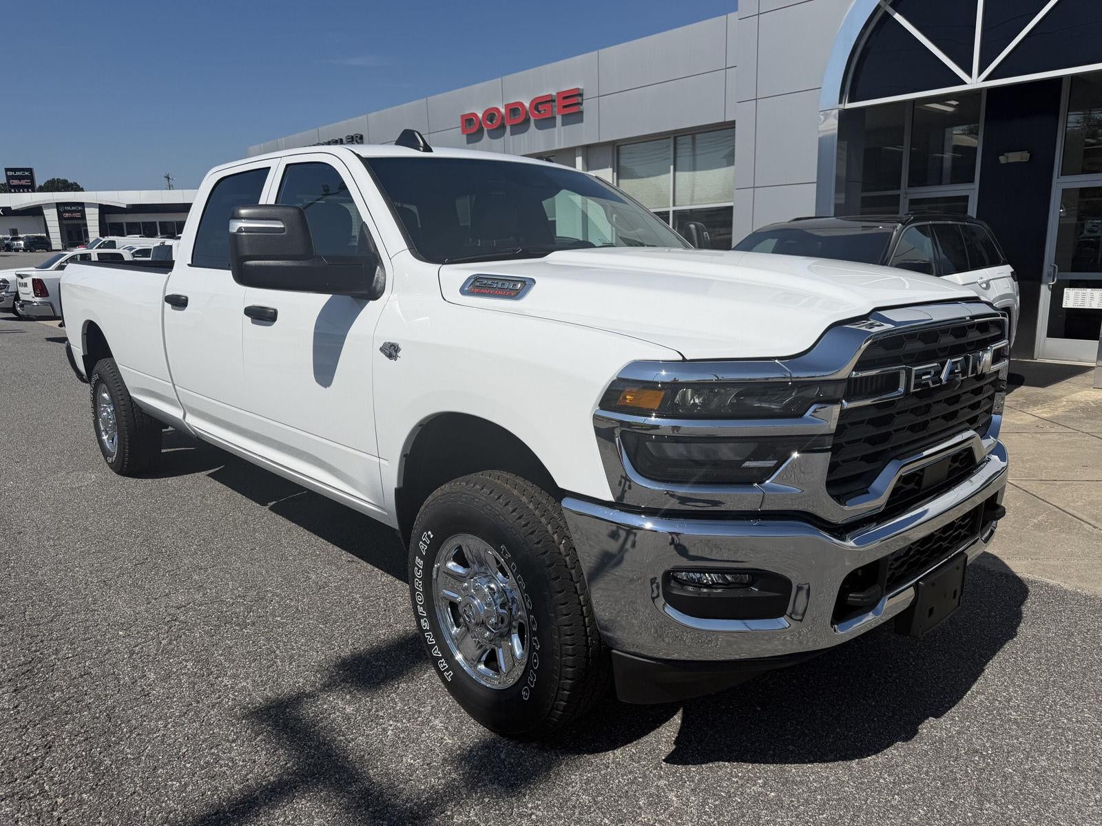 2027 RAM 2500 RAM 2500 TRADESMAN CREW CAB 4X4 8' BOX
