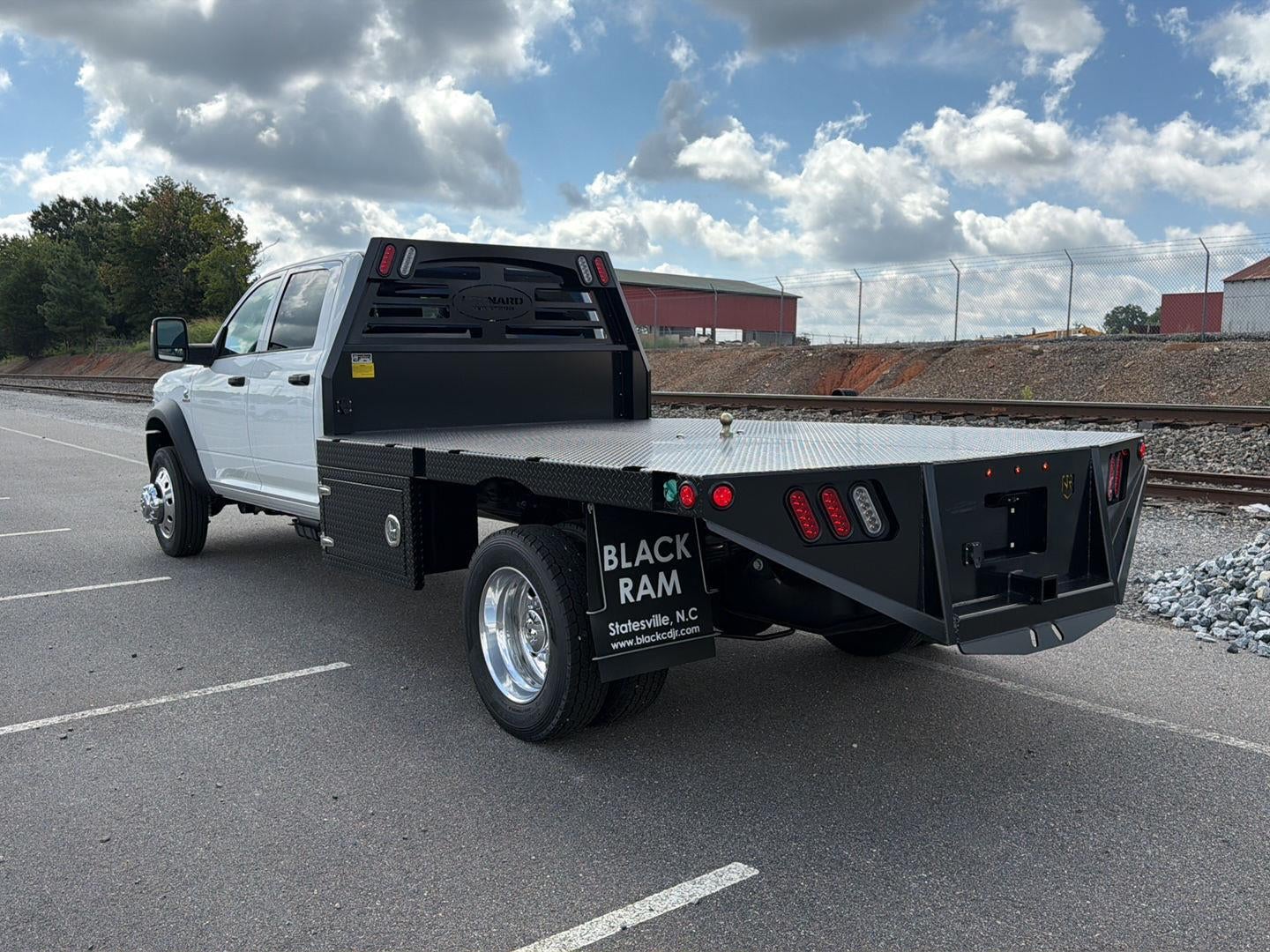 2026 RAM 5500 RAM 5500 TRADESMAN CHASSIS CREW CAB 4X4 84' CA