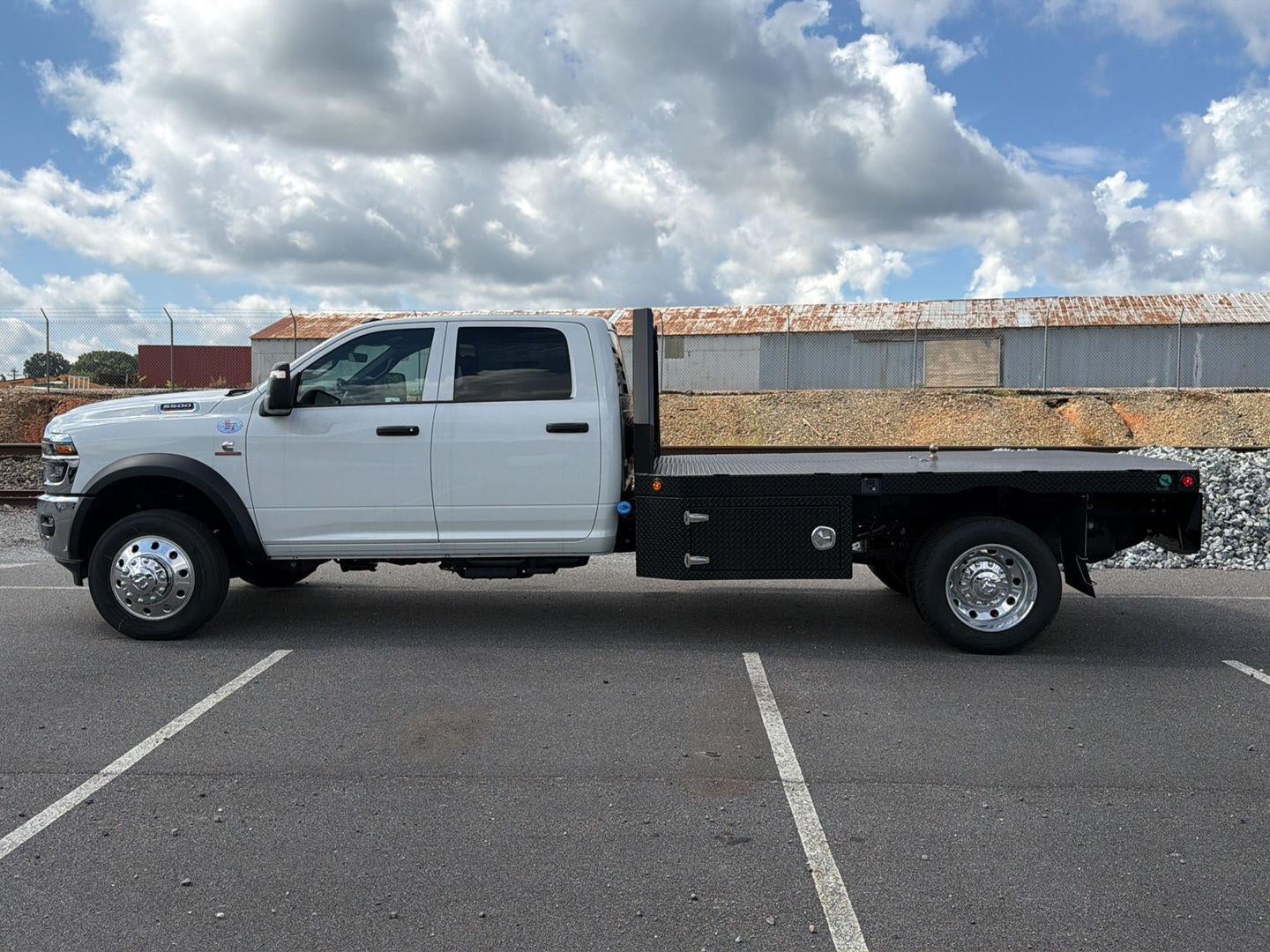 2026 RAM 5500 RAM 5500 TRADESMAN CHASSIS CREW CAB 4X4 84' CA