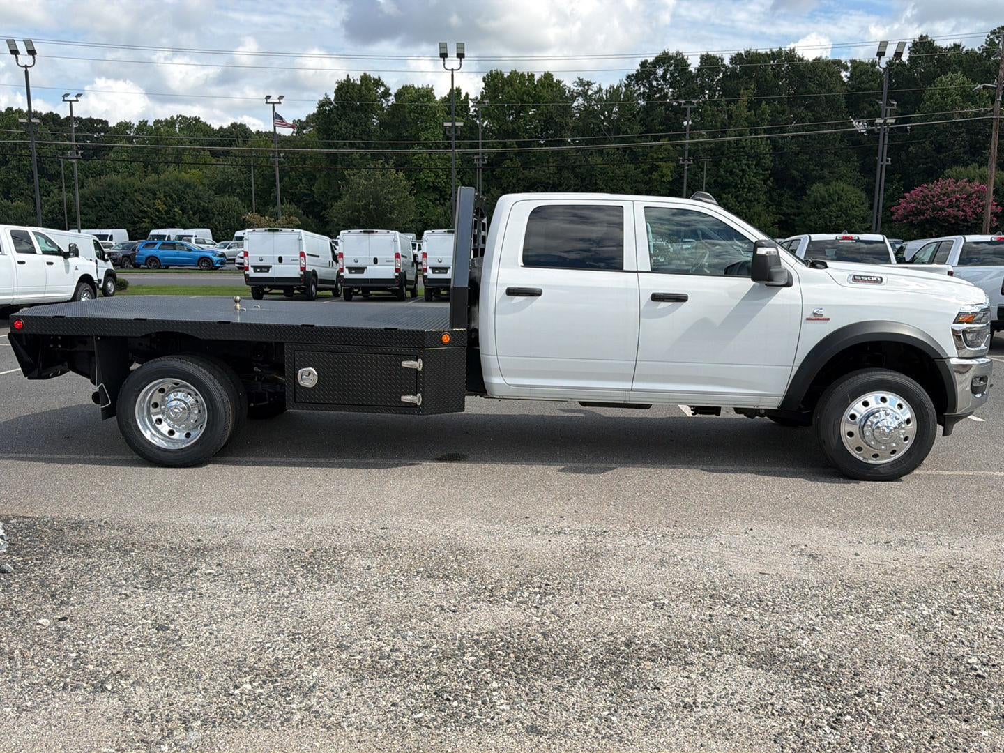 2026 RAM 5500 RAM 5500 TRADESMAN CHASSIS CREW CAB 4X4 84' CA