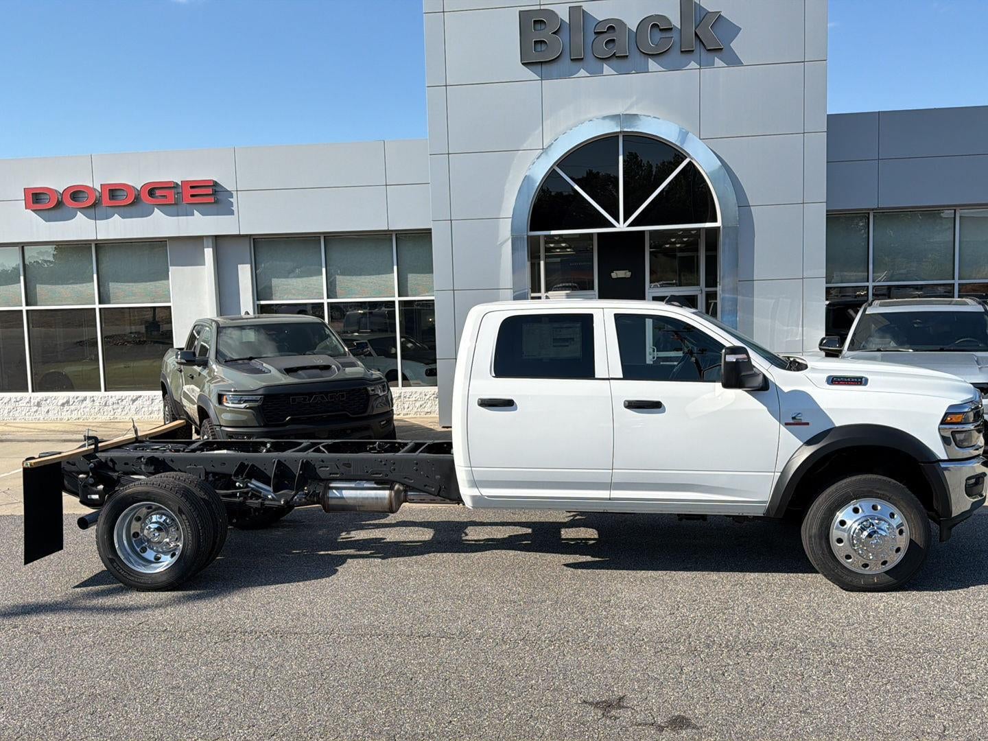 2026 RAM 5500 RAM 5500 TRADESMAN CHASSIS CREW CAB 4X4 84' CA