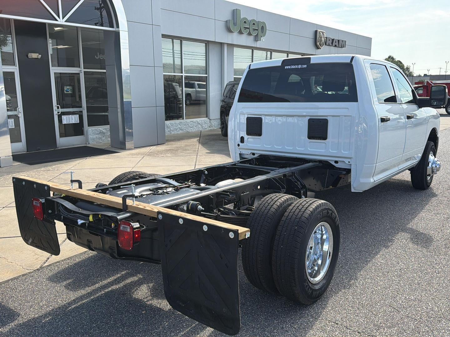 2026 RAM 3500 RAM 3500 TRADESMAN CREW CAB CHASSIS 4X4 60' CA