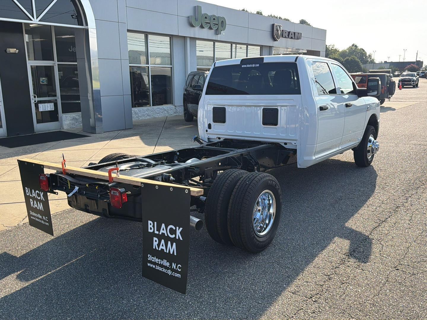 2027 RAM 3500 RAM 3500 TRADESMAN CREW CAB CHASSIS 4X4 60' CA