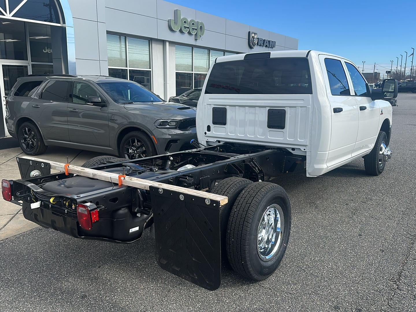 2026 RAM 3500 RAM 3500 TRADESMAN CREW CAB CHASSIS 4X4 60' CA